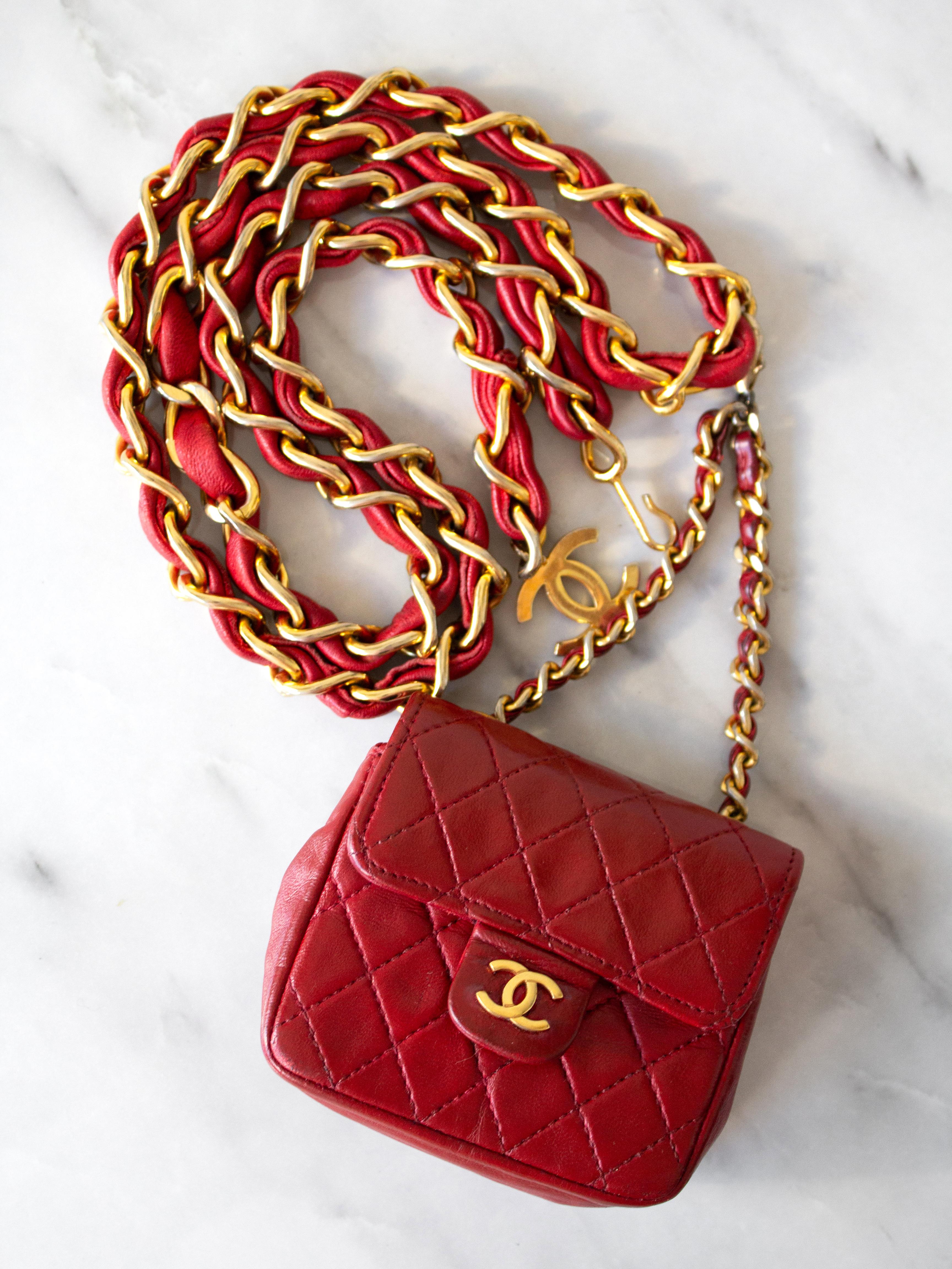 This vintage Chanel belt bag from the 1990s is a standout piece. The micro bag, opening with a CC push button, reveals a vibrant red leather interior, perfect for holding AirPods and keys. Its adjustable gold-plated chain link waist belt is