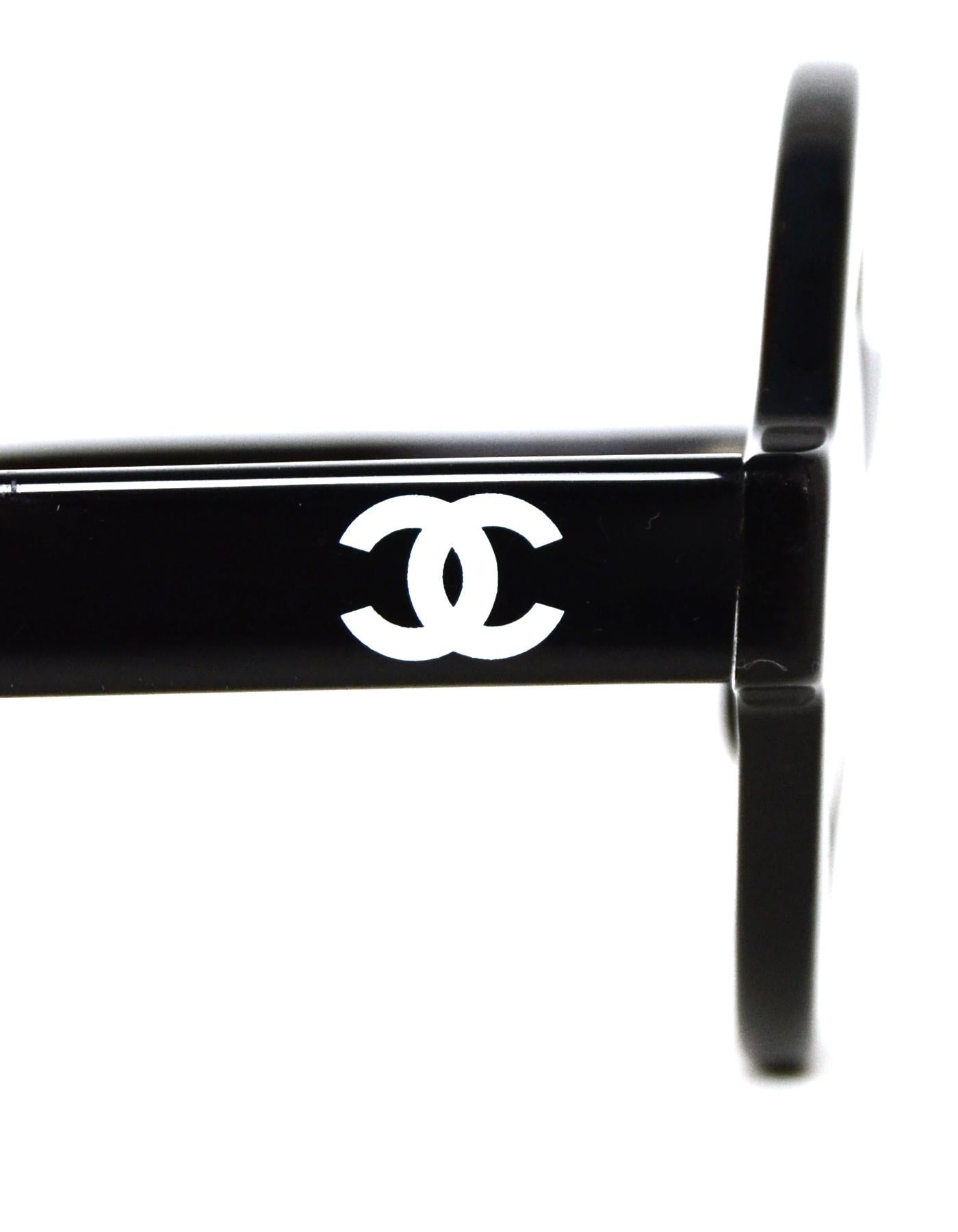 Chanel Vintage 1990s Runway Black Round Sunglasses w/ CHANEL PARIS In Excellent Condition In New York, NY