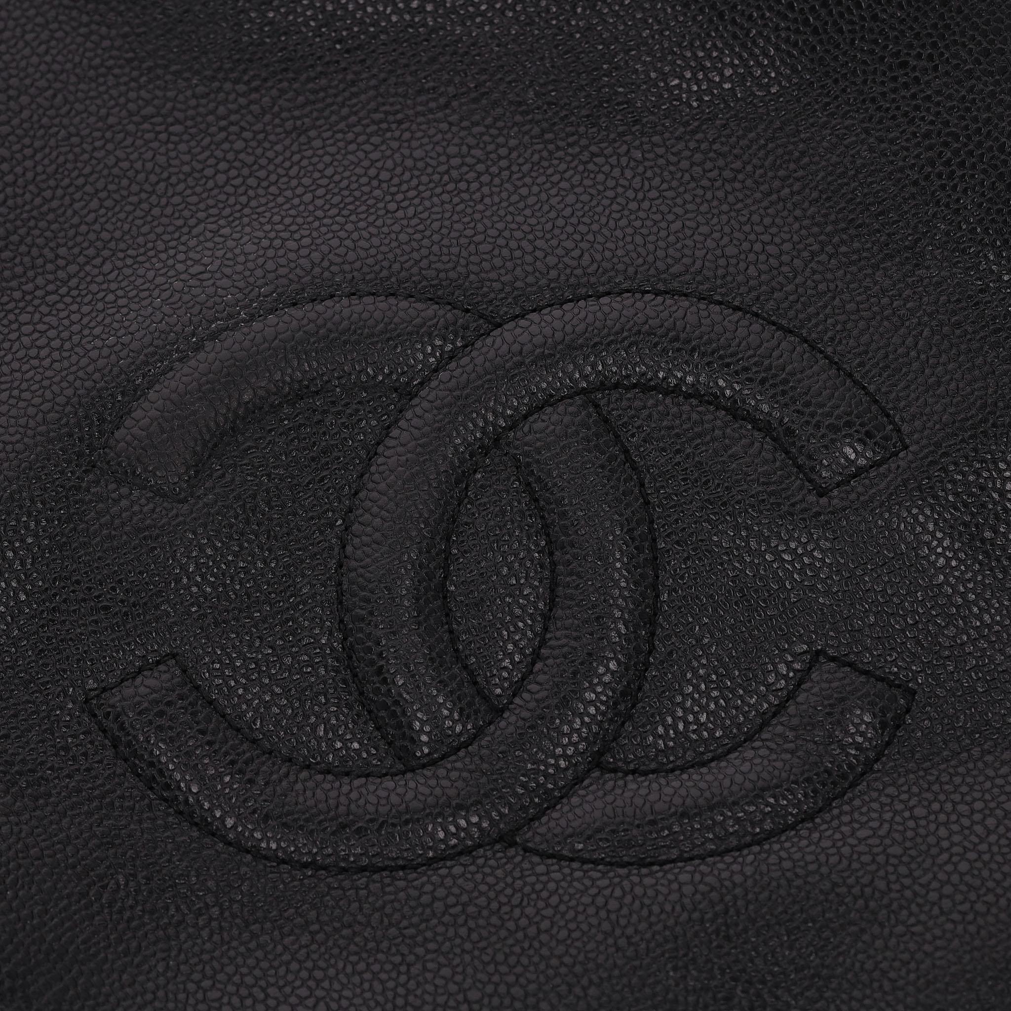 Chanel Vintage 1990's Supermodel Leather XXL Tote Bag For Sale 2