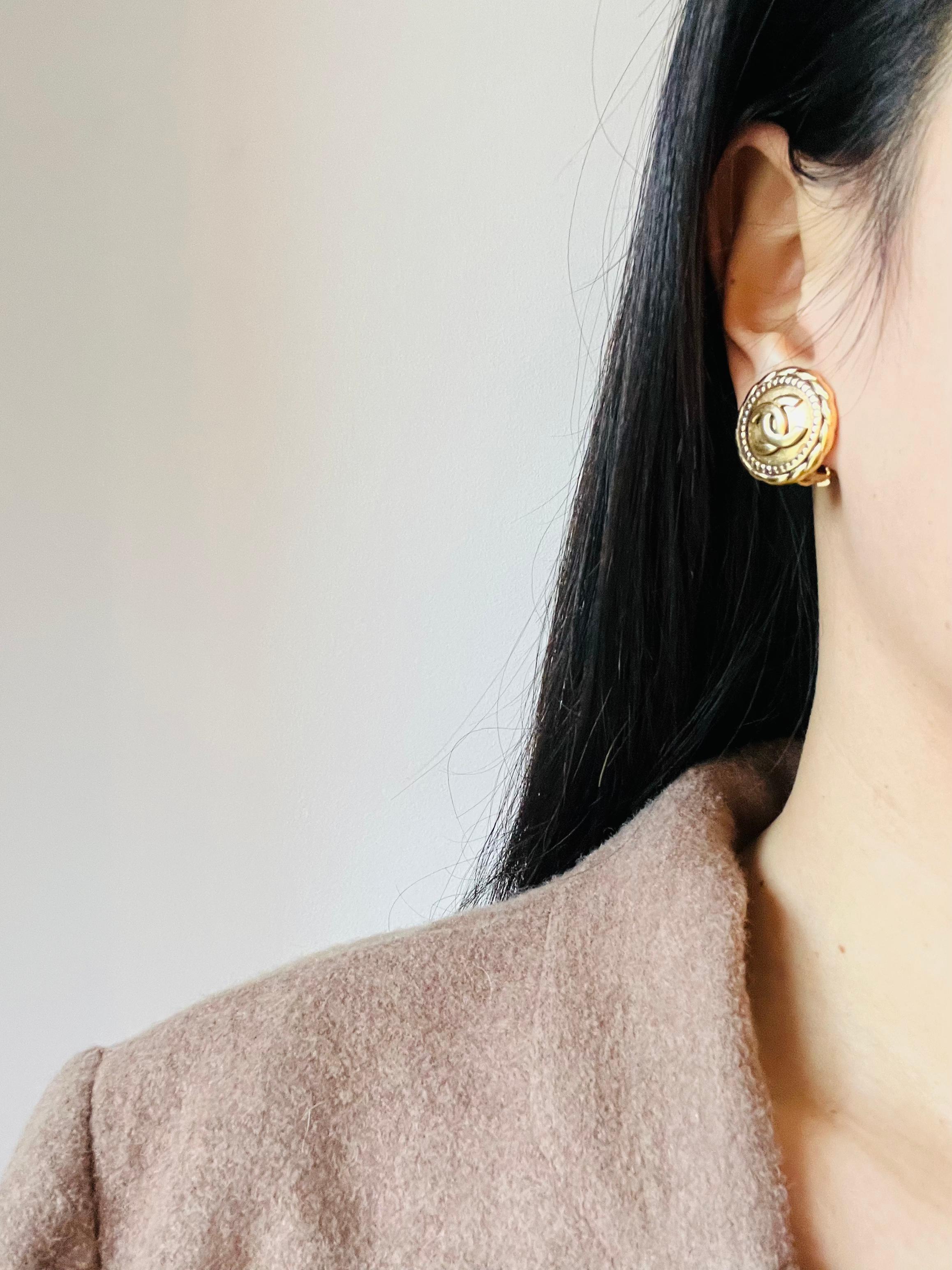 Women's or Men's Chanel Vintage 1990's Textured Logo CC Relief Coco Round Circle Rope Earrings