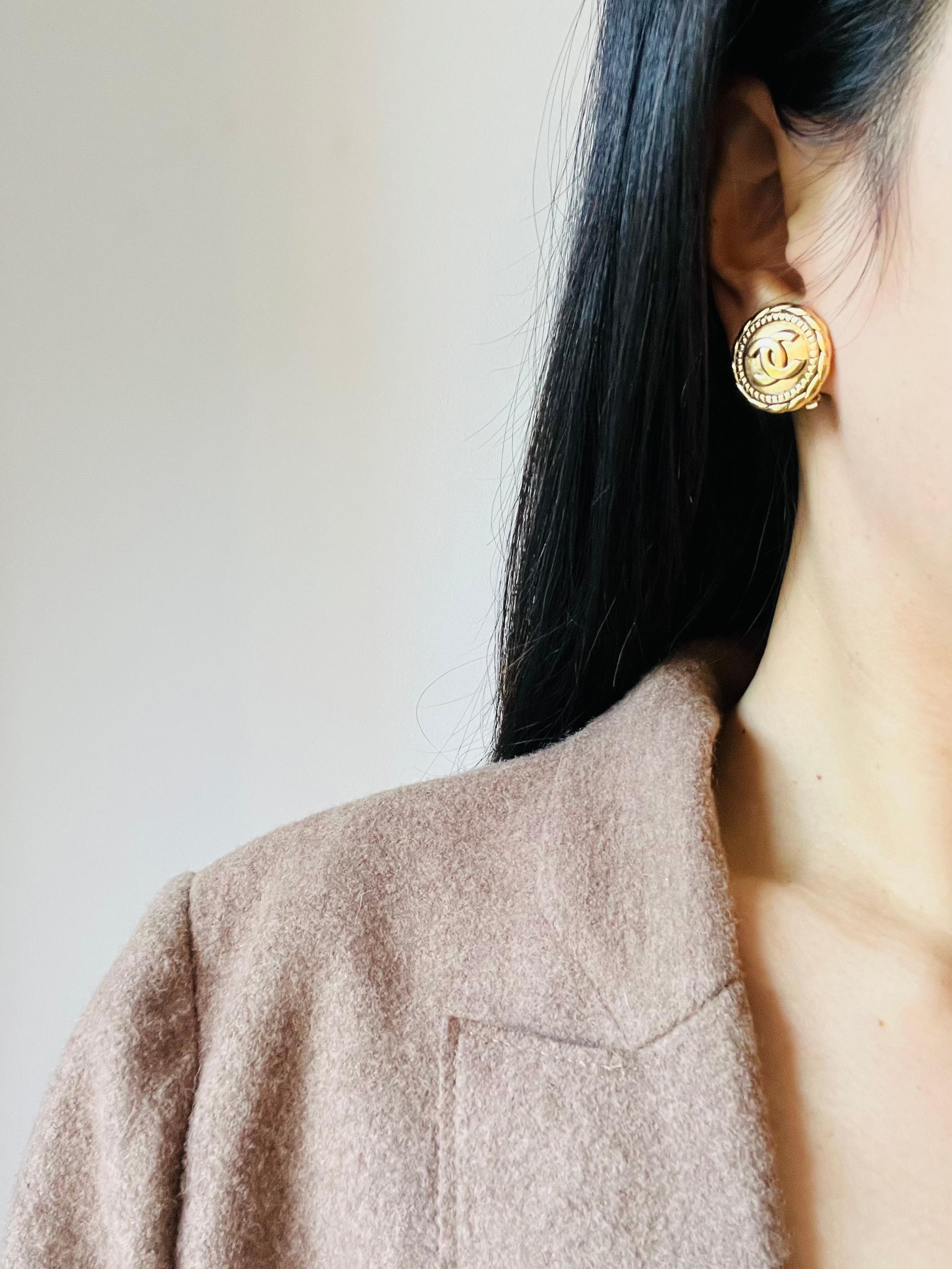 Chanel Vintage 1990's Textured Logo CC Relief Coco Round Circle Rope Earrings 1