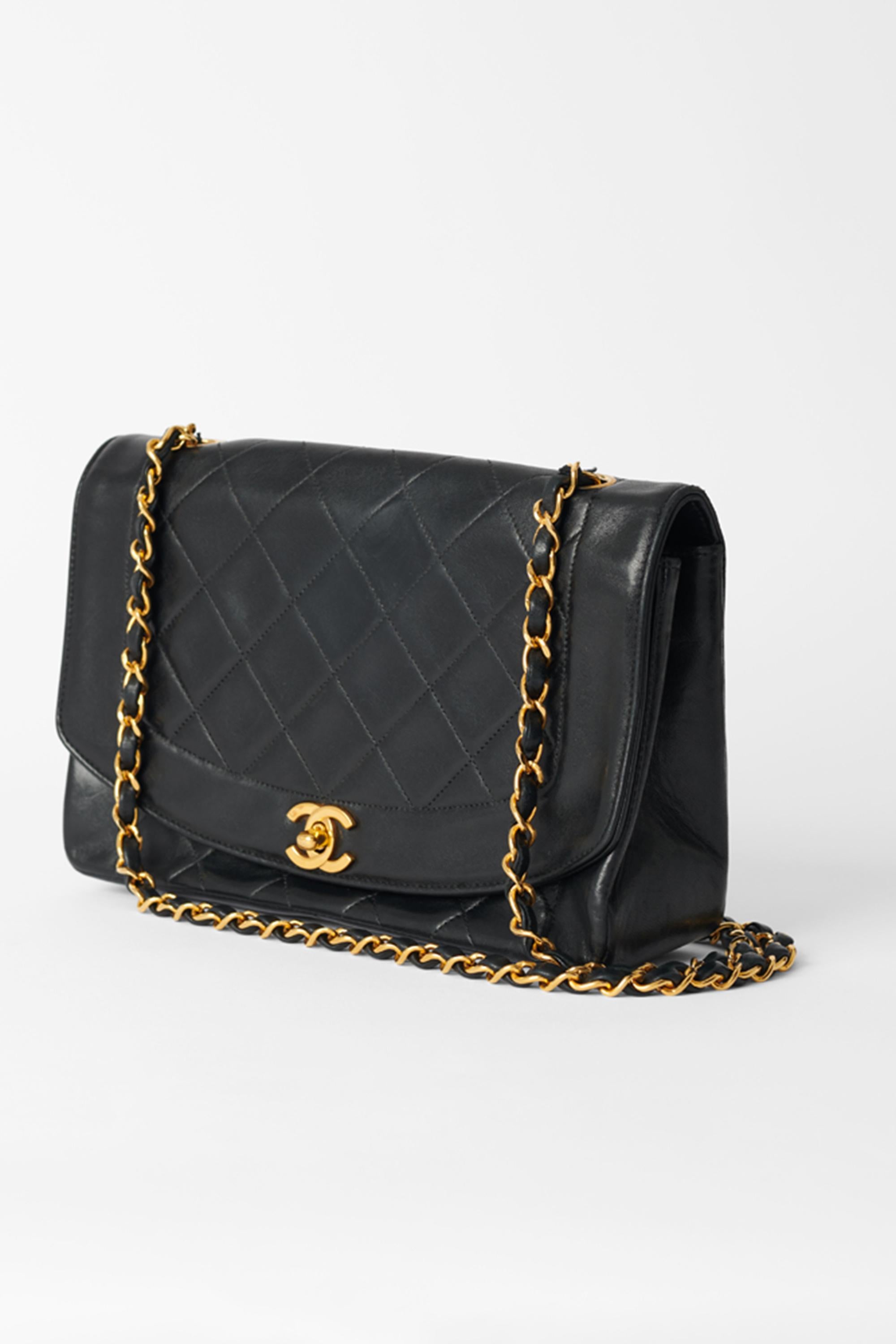 Black Chanel Vintage 1991/92 Diana Flap Bag