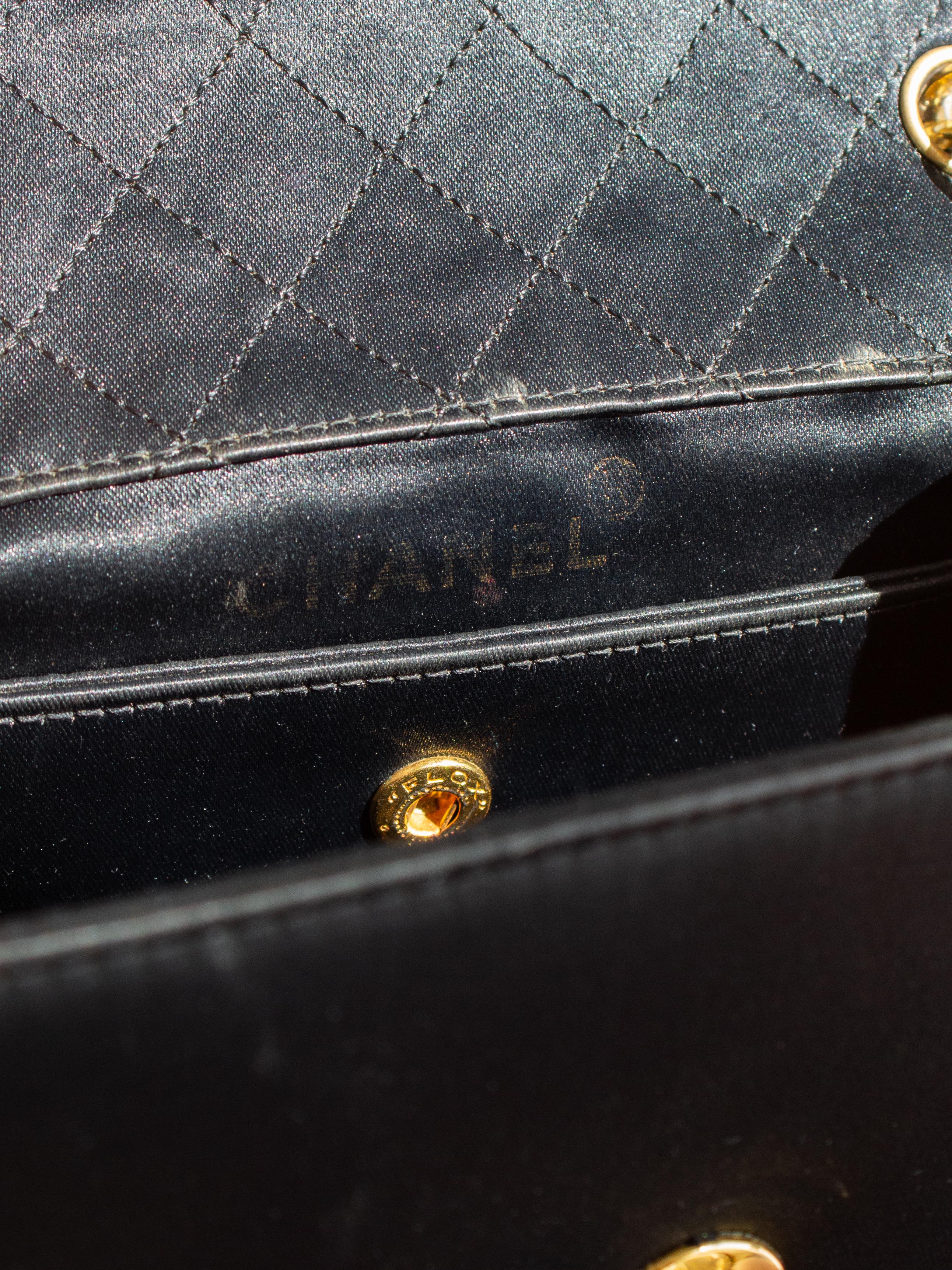 Chanel Vintage 1991 Black Satin Quilted Lambskin Trapezoid 24K Gold CC Bag For Sale 12