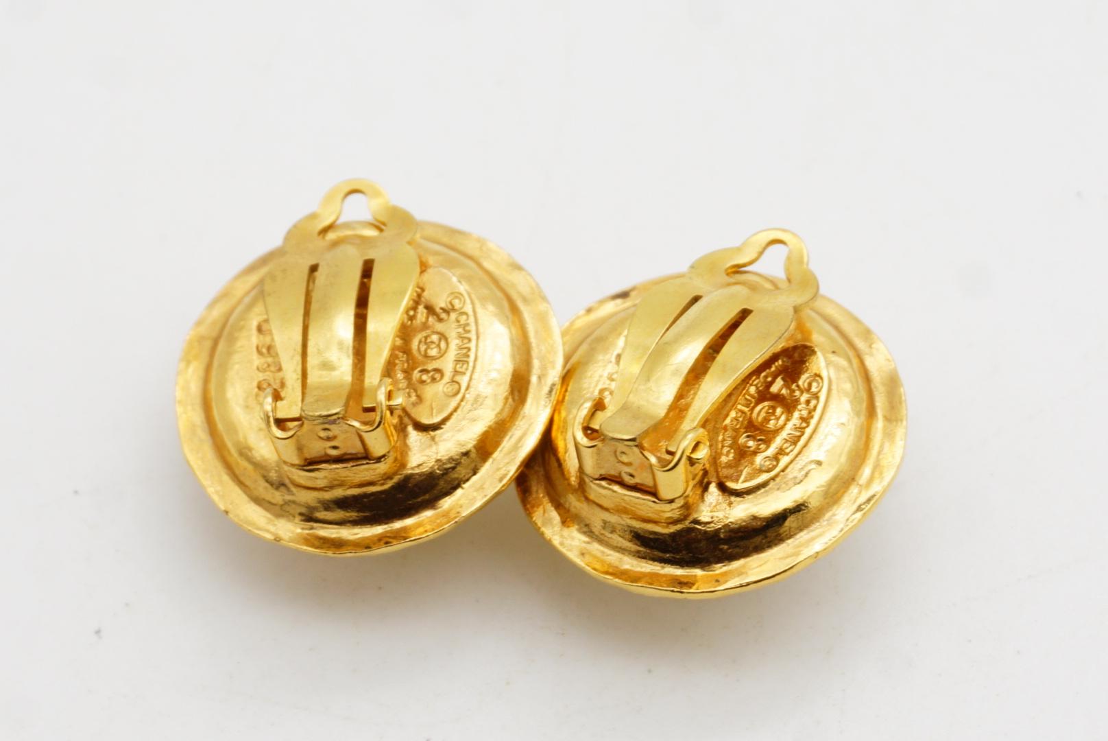 Chanel Vintage 1991 große weiße Perle Logo Paris CC Kreis Runde Clip Ohrringe im Angebot 5