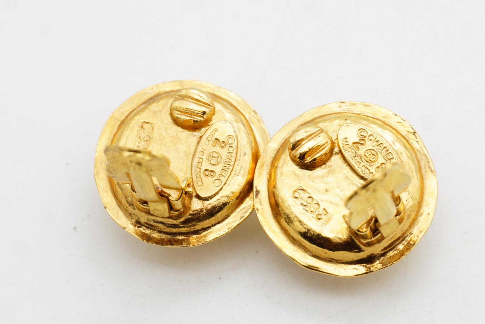 Chanel Vintage 1991 große weiße Perle Logo Paris CC Kreis Runde Clip Ohrringe im Angebot 6