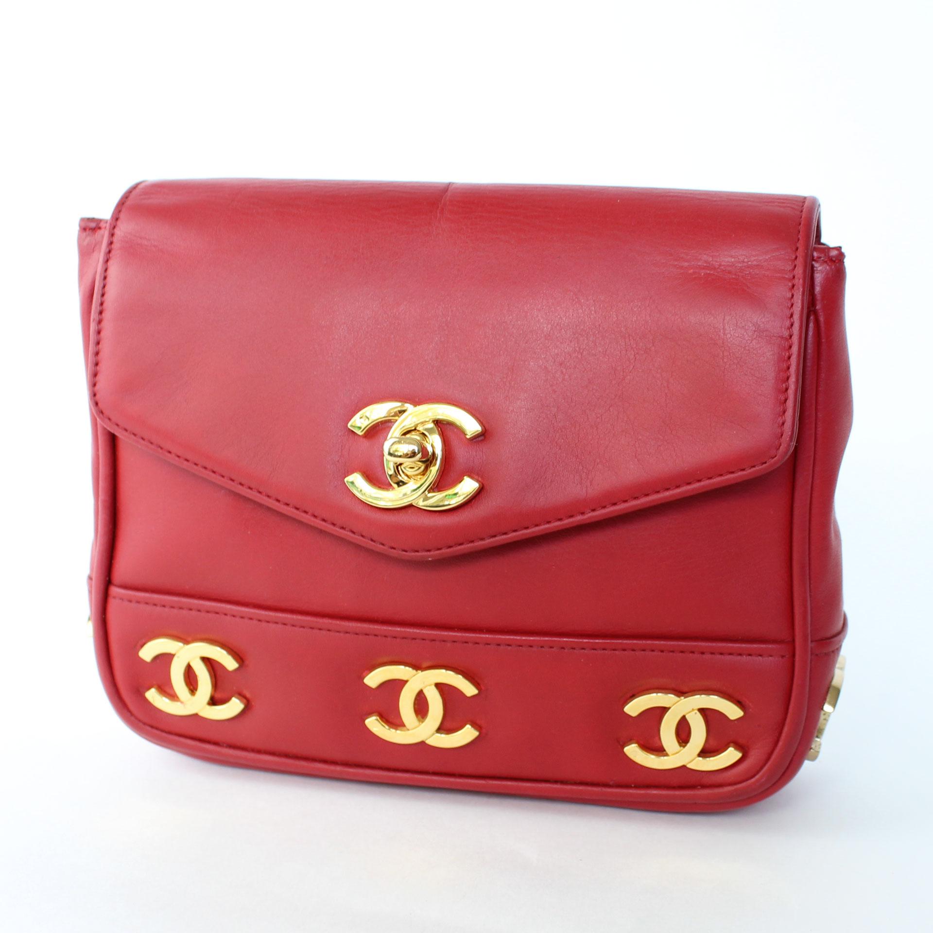 Chanel Vintage 1991 Rare Red Triple Cc Logos Waist Belt Fanny Pack Bum Bag  In Good Condition For Sale In Miami, FL
