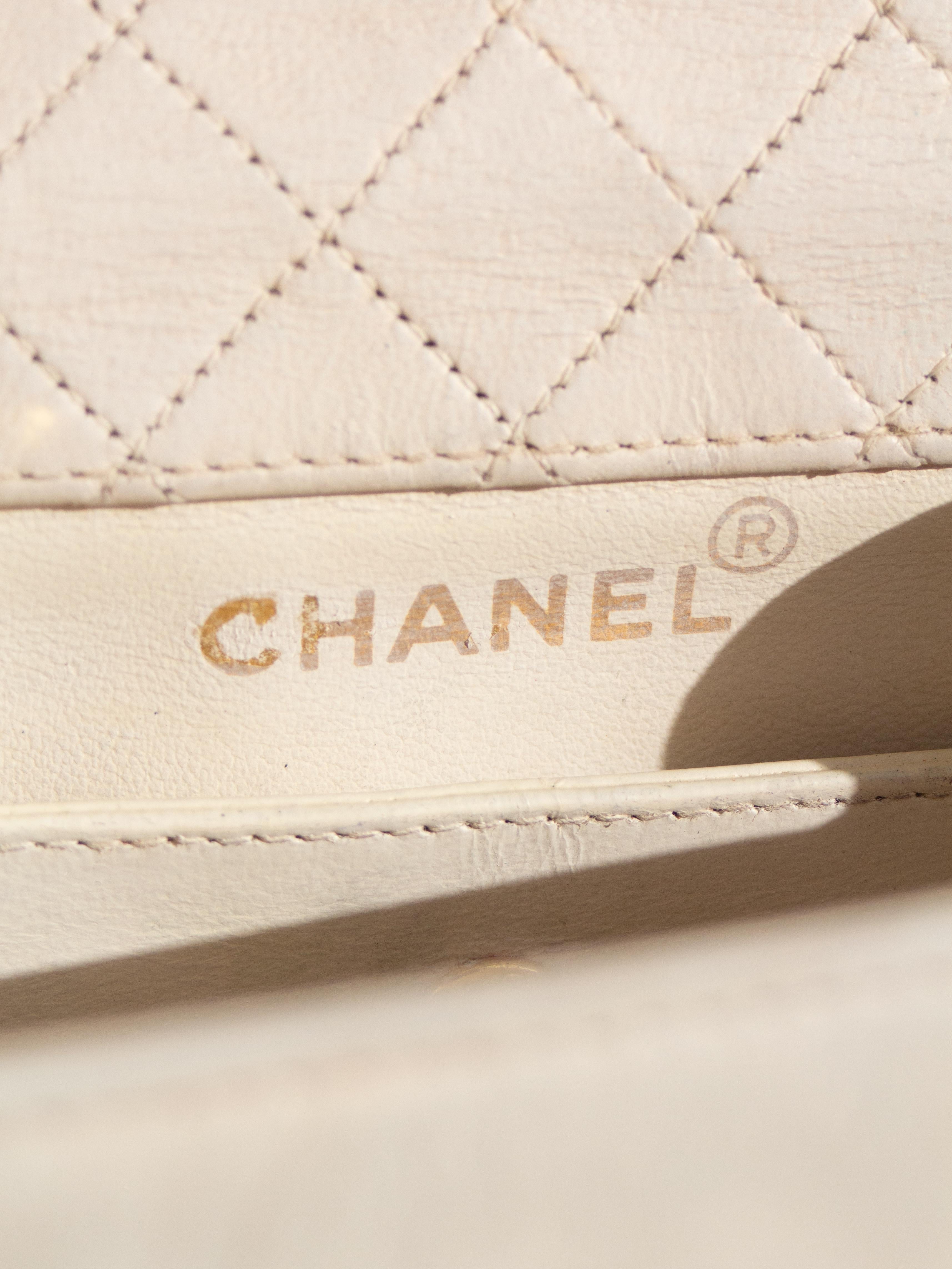 Chanel Vintage 1991 White Quilted Lambskin Trapezoid 24K Gold CC Bag Wallet For Sale 12