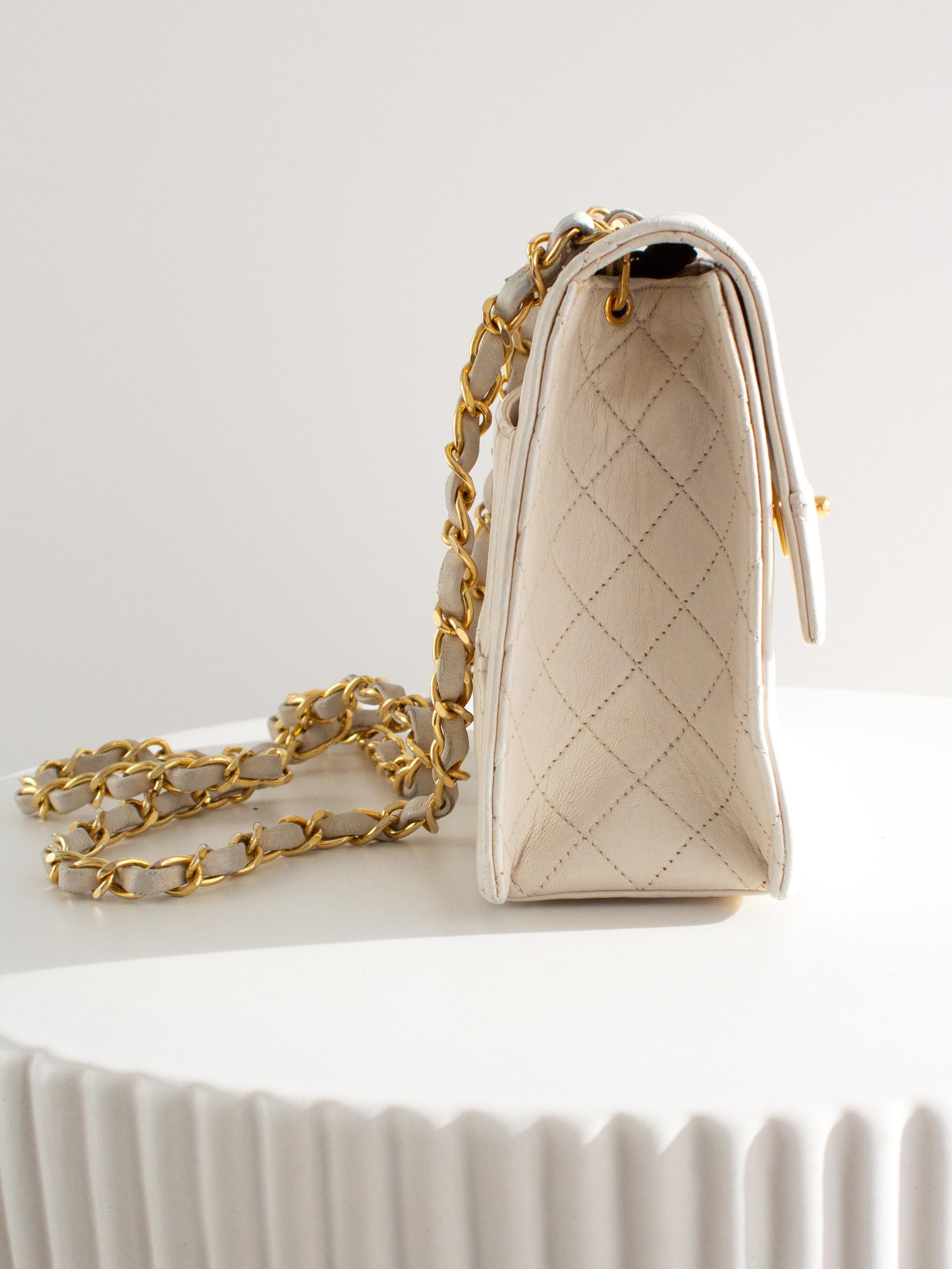 Chanel Vintage 1991 White Quilted Lambskin Trapezoid 24K Gold CC Bag Wallet For Sale 3