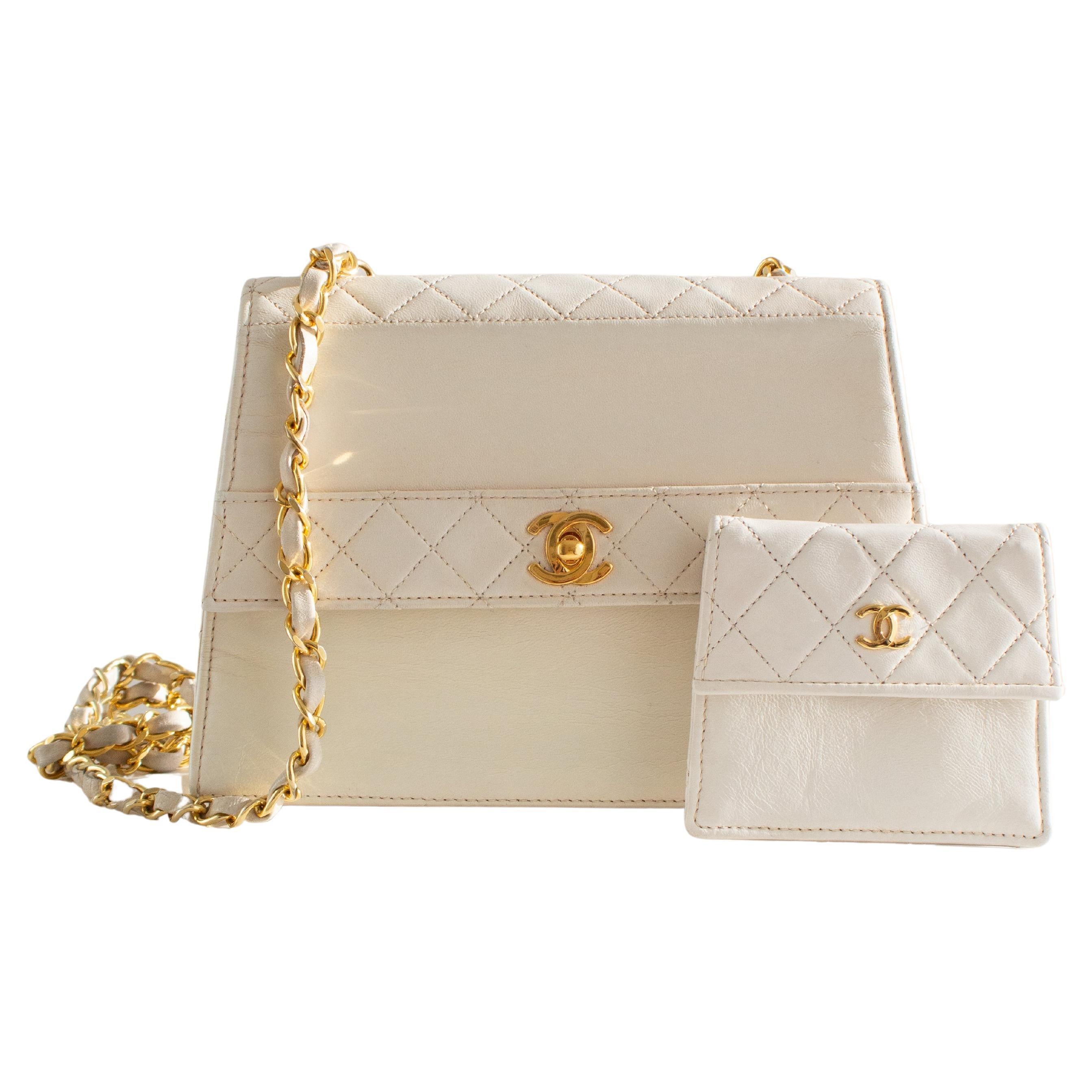 Chanel Vintage 1991 White Quilted Lambskin Trapezoid 24K Gold CC Bag Wallet For Sale