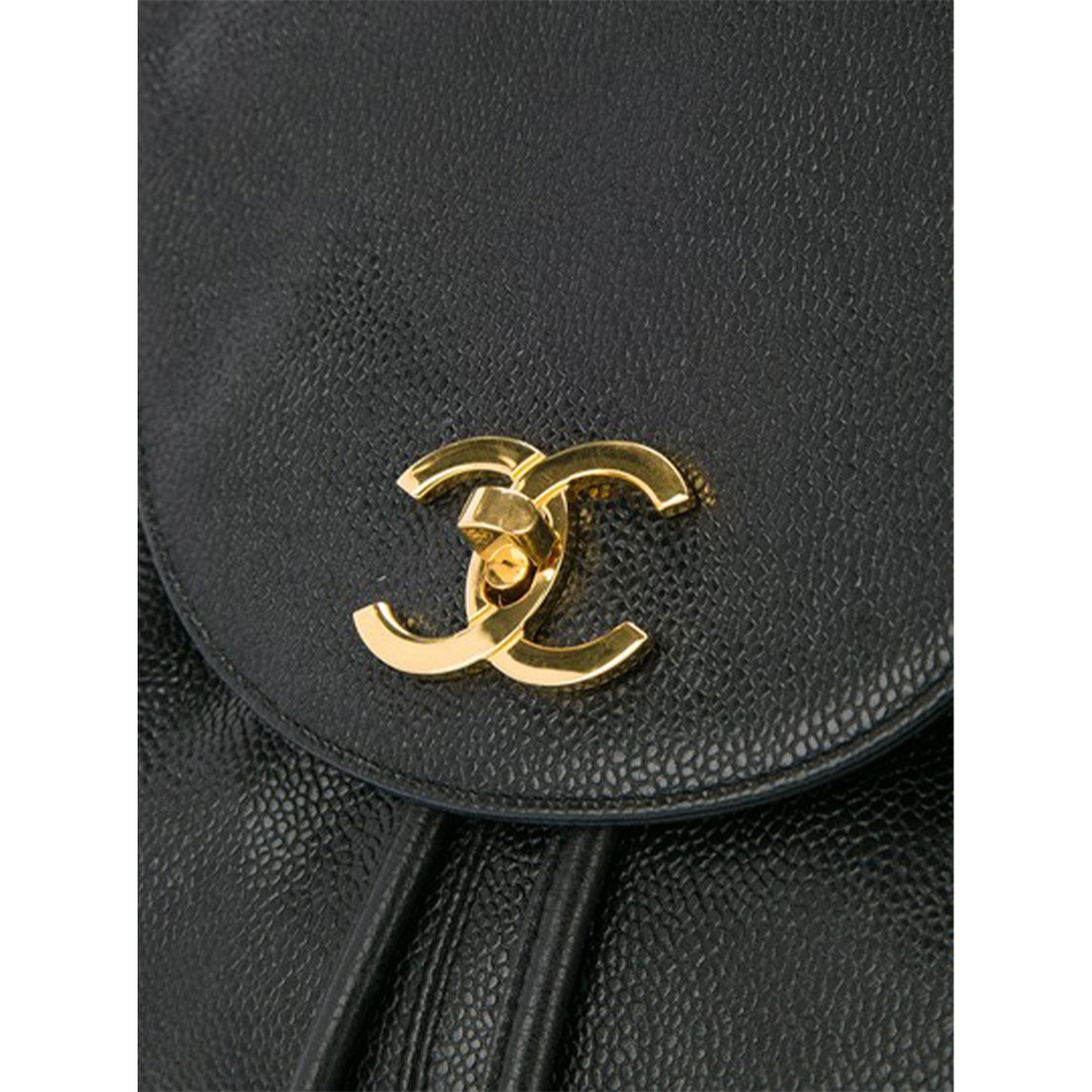 Cordon de serrage Chanel Vintage 1992  CC Rucksack Sac à dos en cuir Caviar noir en vente 1