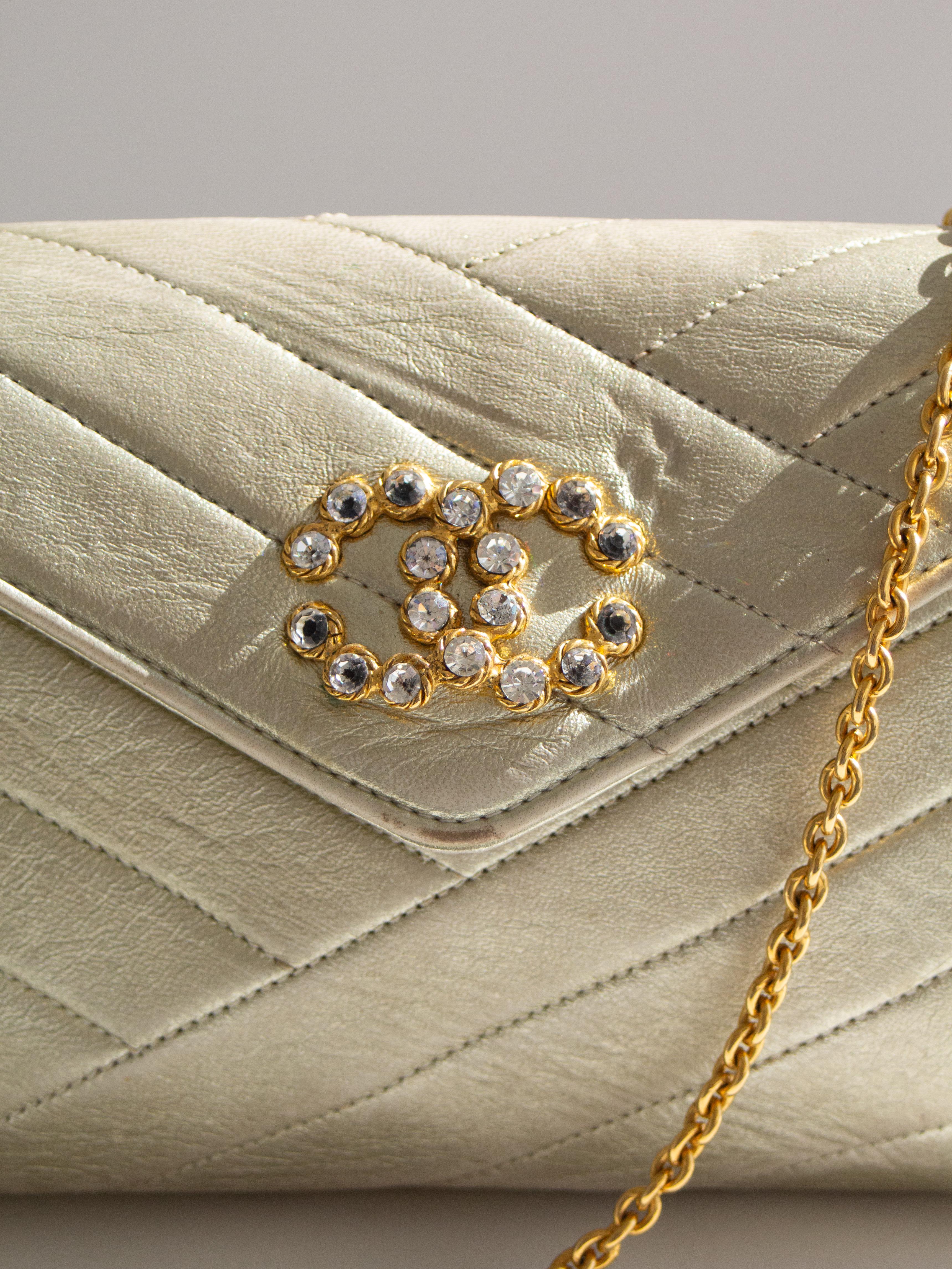 Women's Chanel Vintage 1992 Gold Crystal Embellished CC Lambskin Bias Evening Clutch Bag For Sale