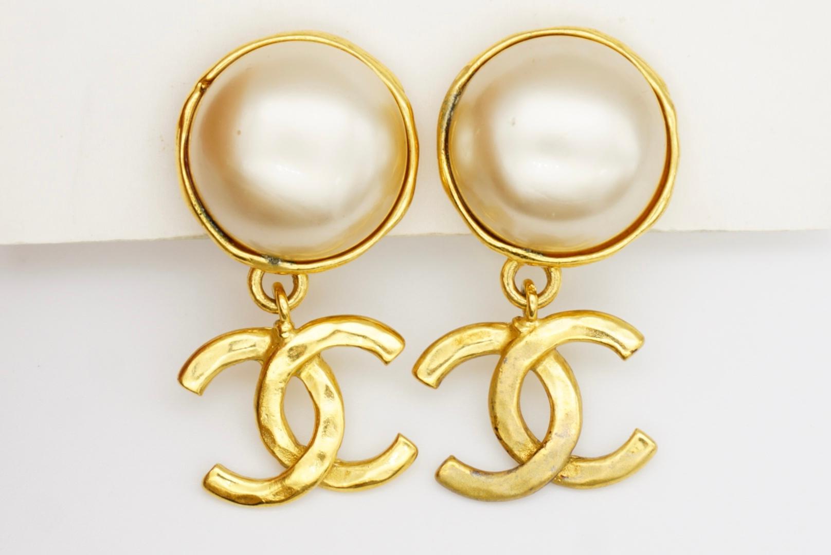 Chanel Vintage 1992 Iconic Logo CC Coco White Pearl Round Drop Clip Ohrringe 5