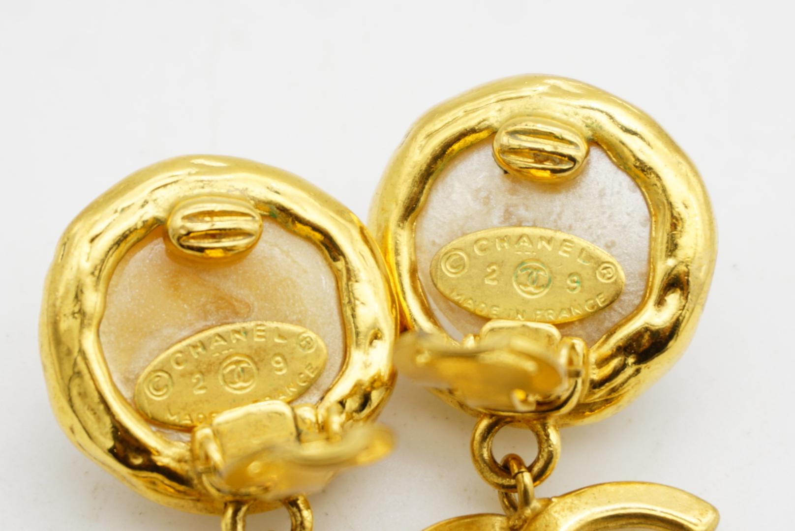 Chanel Vintage 1992 Iconic Logo CC Coco White Pearl Round Drop Clip Ohrringe 9