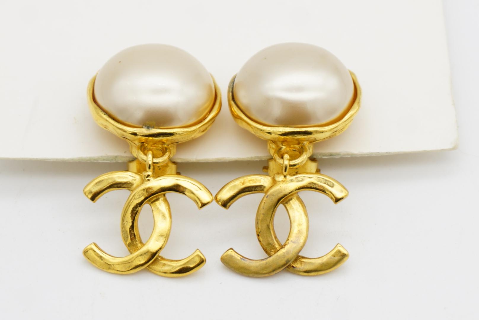 Chanel Vintage 1992 Iconic Logo CC Coco White Pearl Round Drop Clip Ohrringe 3