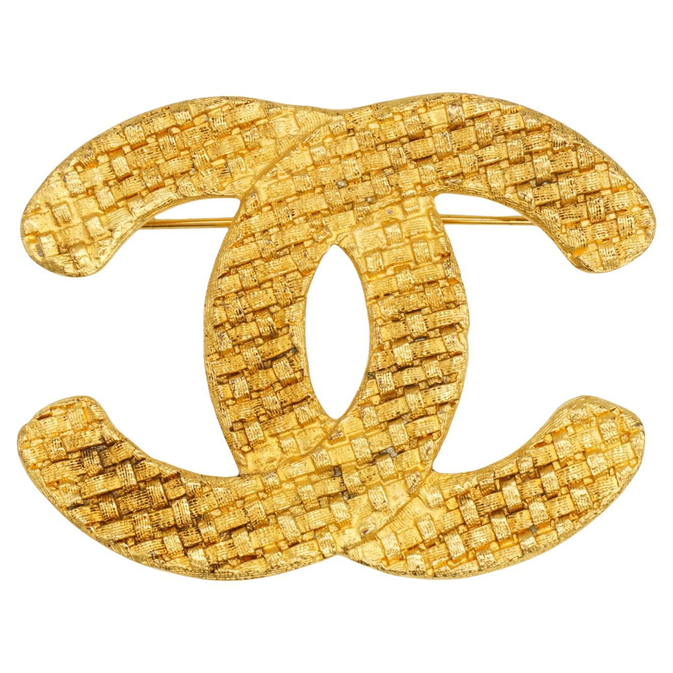 GW SALE！Coco Chanel チャーム　ヴィンテージ　1993 Chanel Vintage 1992 Large Size Logo CC Coco Interlocked Quilted