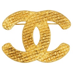 Chanel Vintage 1992 Large Size Logo CC Coco Interlocked Quilted Woven Brooch