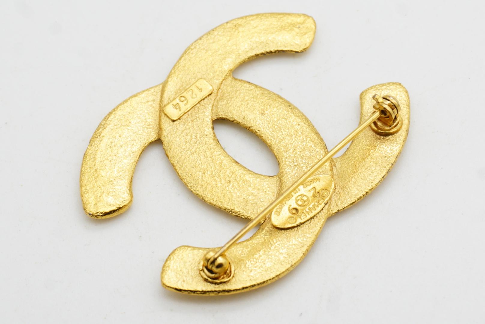 Chanel Vintage 1992 Textured Iconic Coco CC 6 Six Small Logo