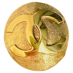 Chanel Vintage 1992 Unisex Gold Abnormal Round Oval Coco Relief Domed Brooch