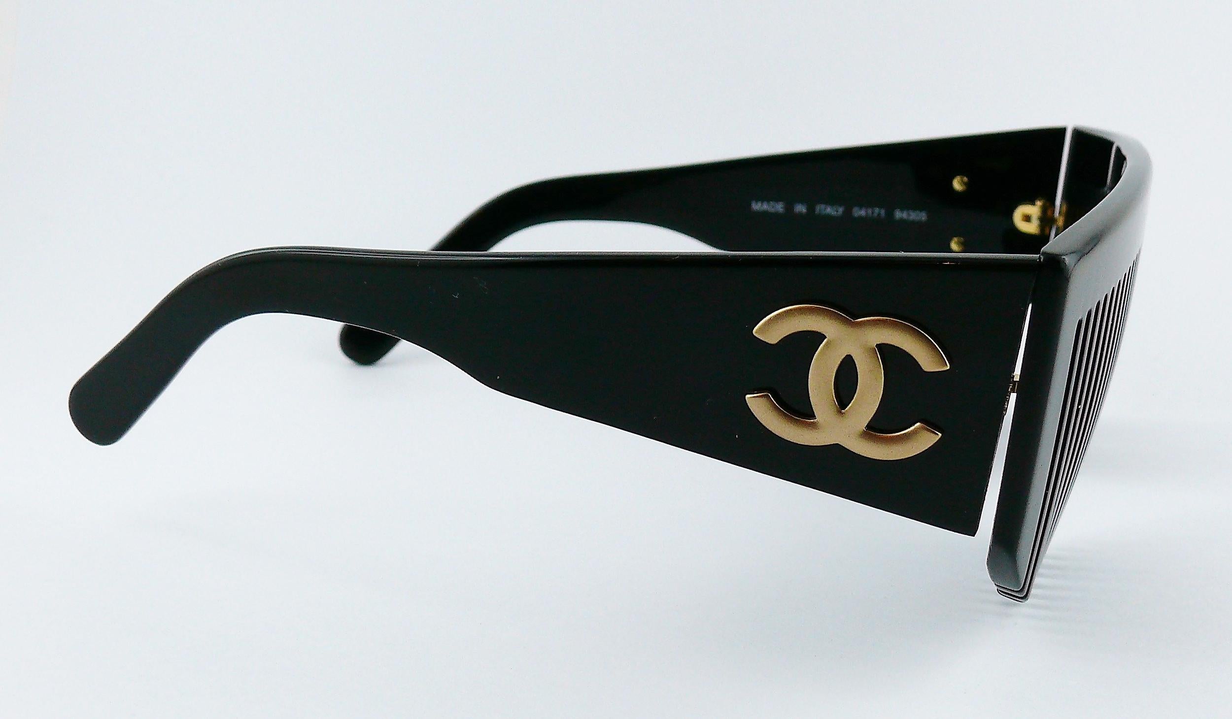 Chanel Vintage 1993 Black Comb Logo Sunglasses 3
