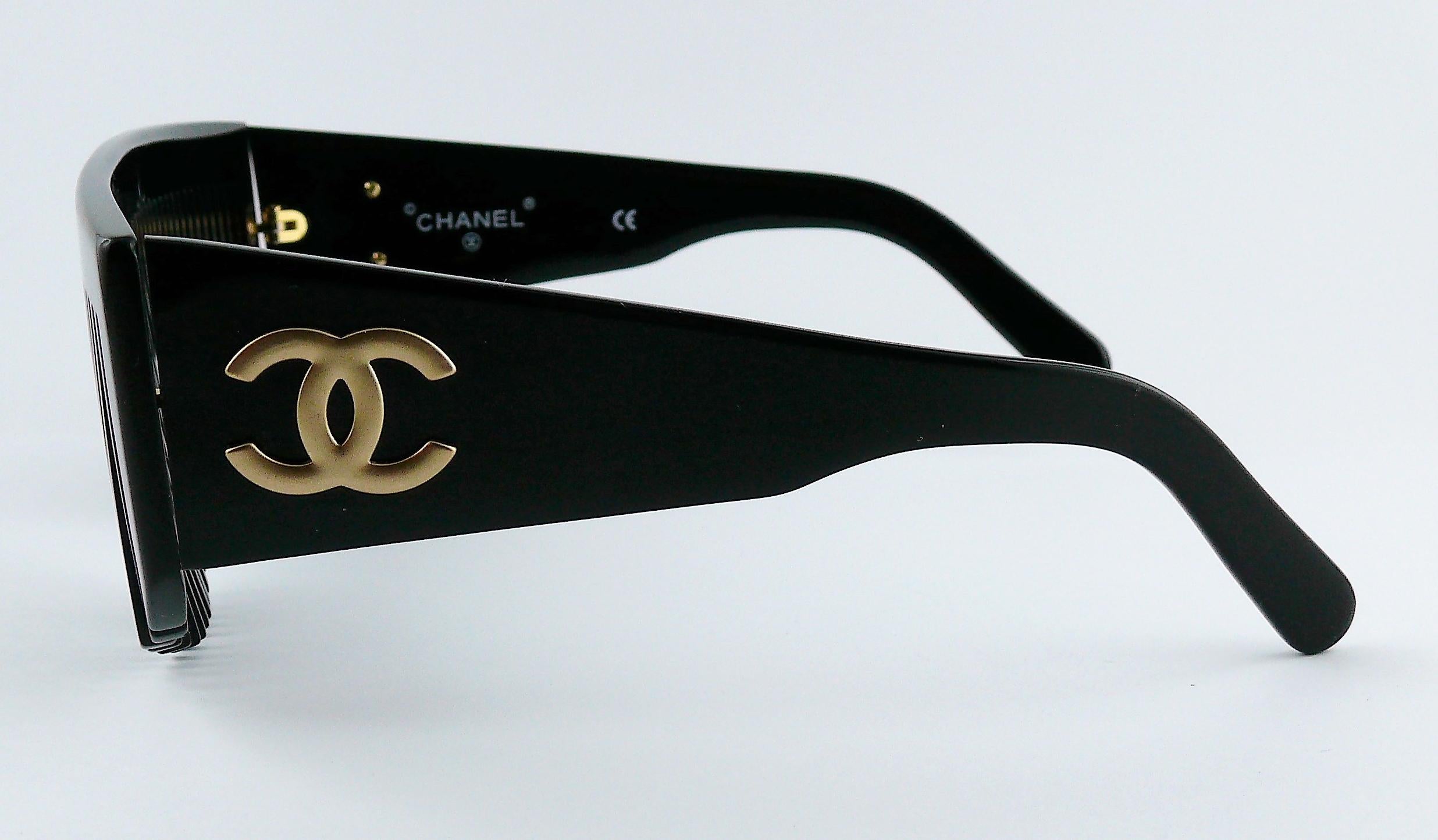 Chanel Vintage 1993 Black Comb Logo Sunglasses 5