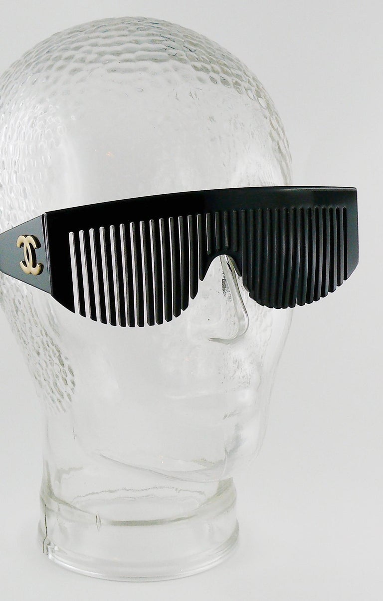 Women's Chanel Vintage 1993 Black Comb Logo Sunglasses For Sale
