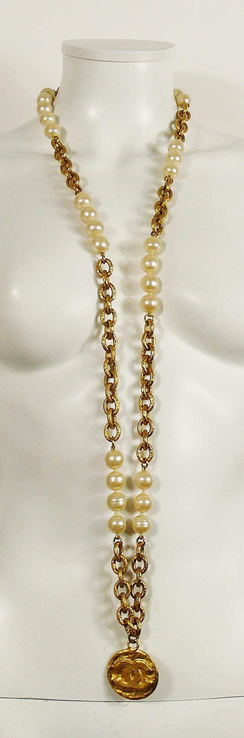CHANEL vintage gold toned long chain necklace featuring chunky hammered oval links alterning with large glass faux pearls, textured CC logo medallion pendant.

From the Fall/Winter 1993 Collection.

Could be used as a long single strand necklace or