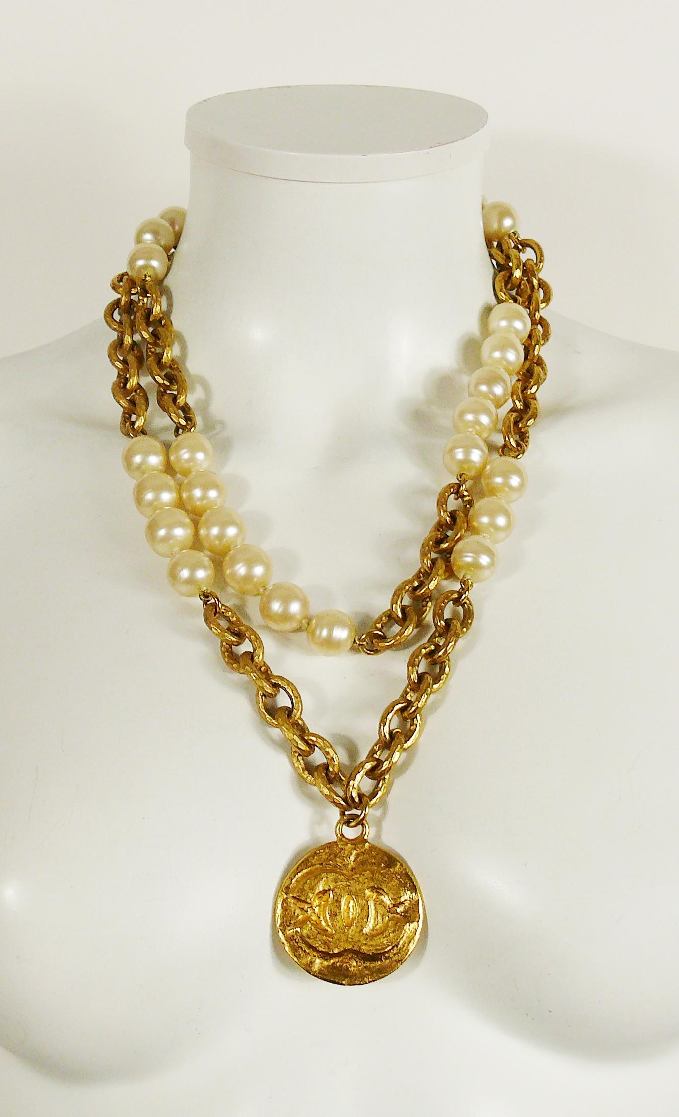 Chanel Vintage 1993 Chunky Gold Toned Chain Pearl Necklace CC Medallion 2