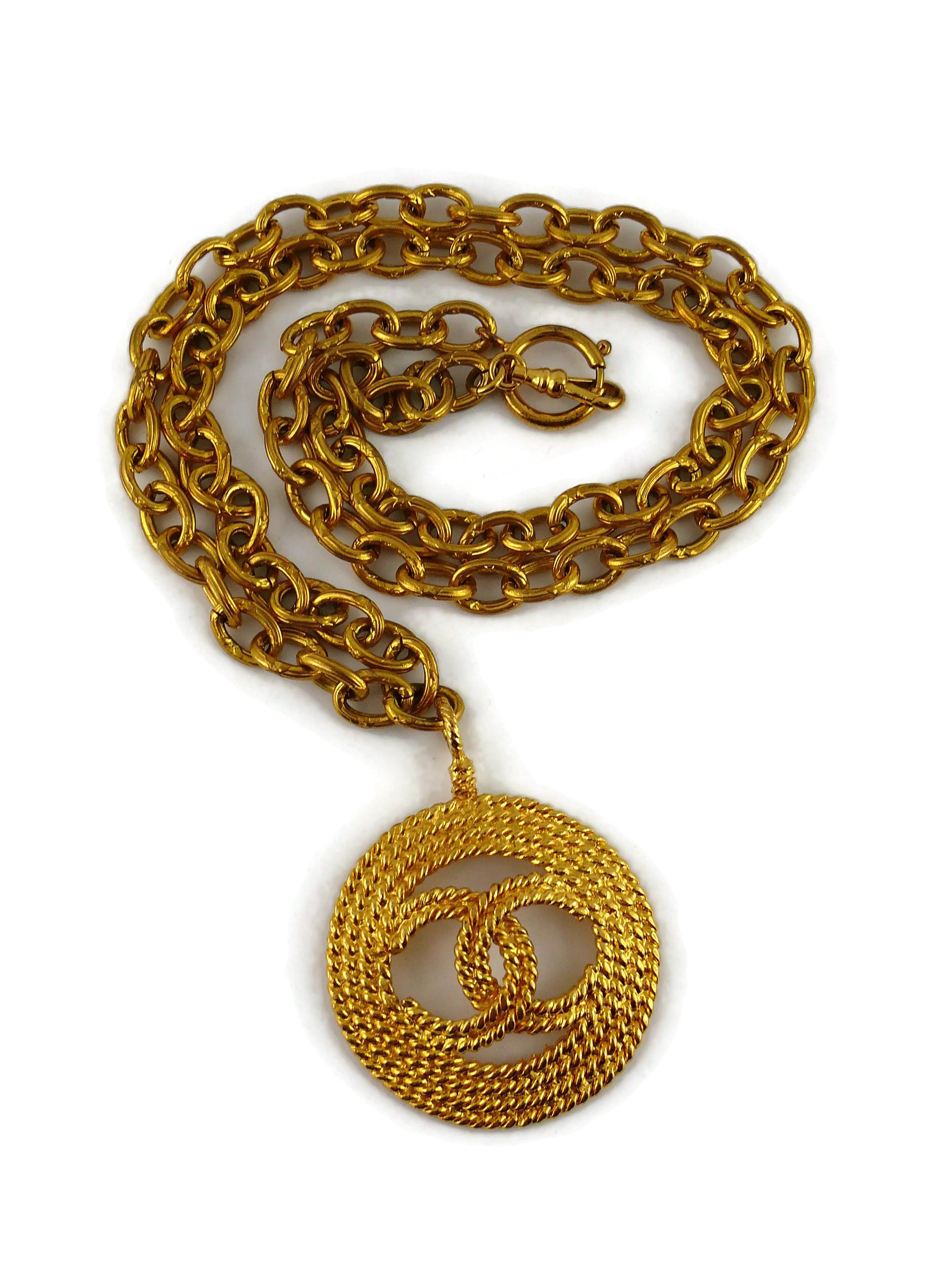 Chanel Vintage 1993 Gold Toned CC Pendant Sautoir Necklace In Excellent Condition In Nice, FR