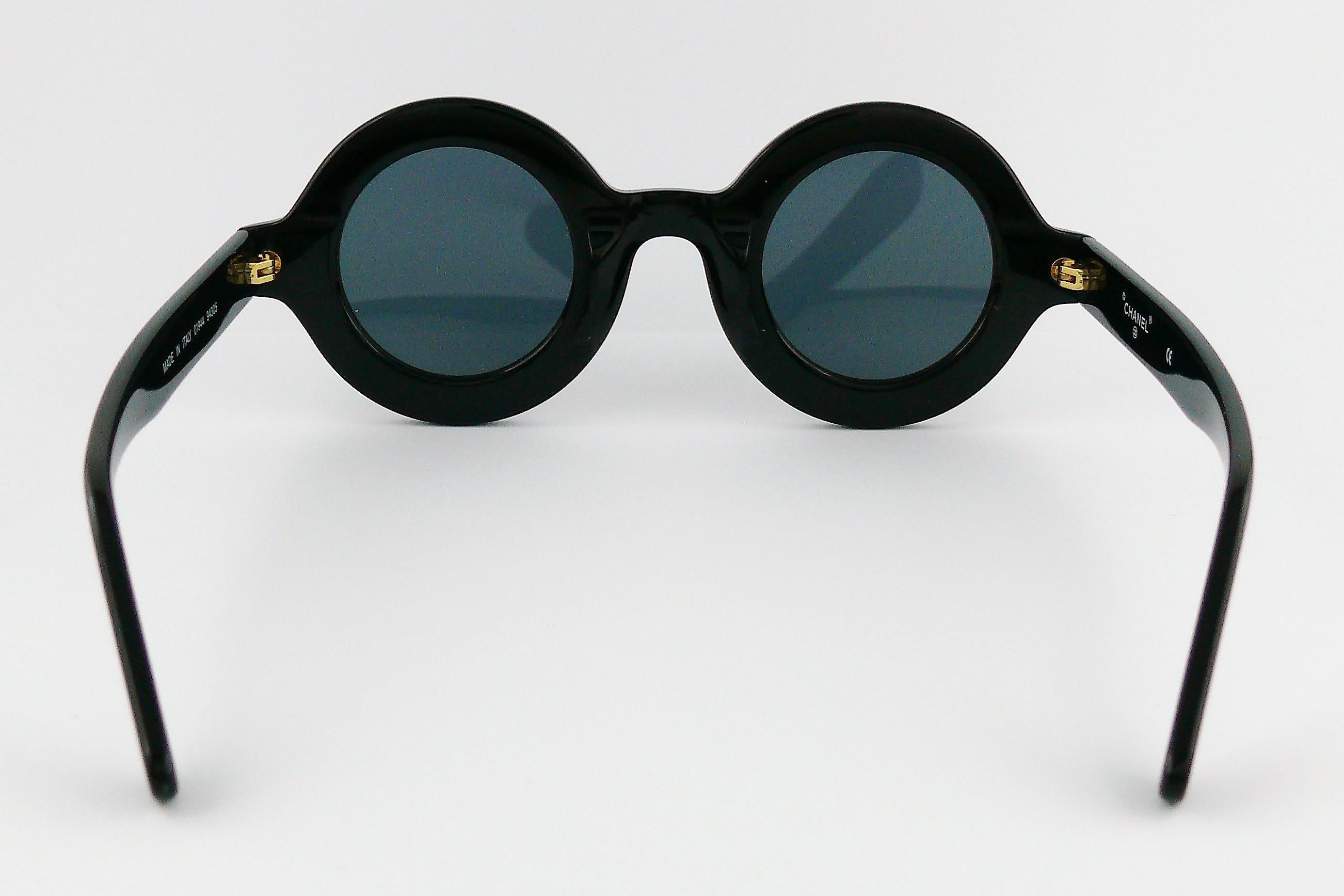 Chanel Vintage 1993 Iconic Chanel Paris CC Logo Round Black Runway Sunglasses 4