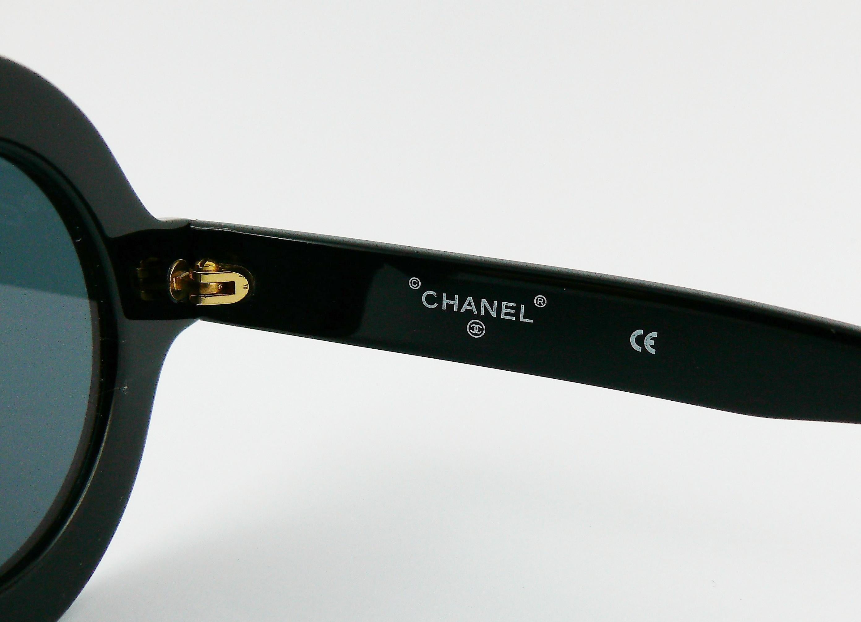 Chanel Vintage 1993 Iconic Chanel Paris CC Logo Round Black Runway Sunglasses 6
