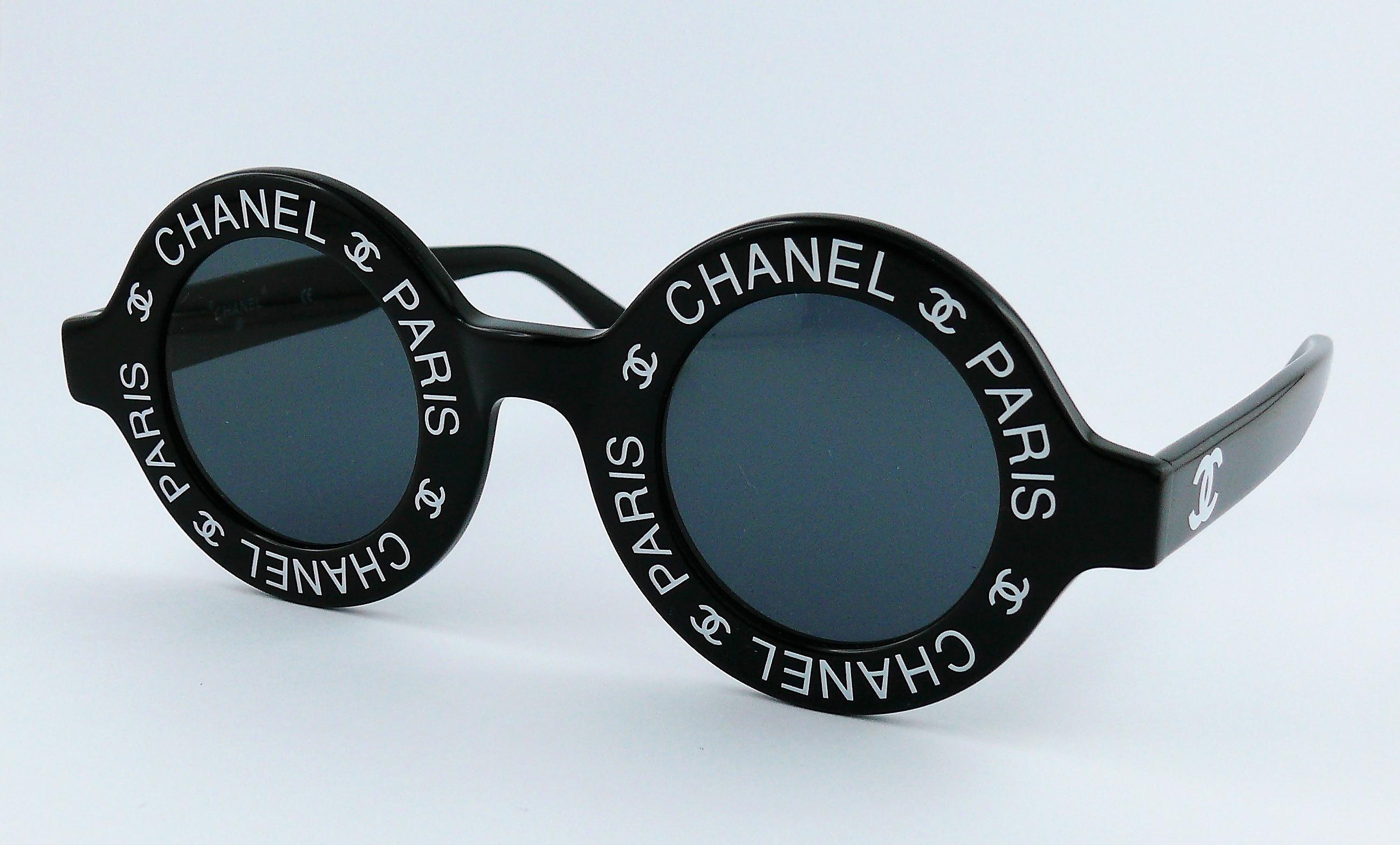 Chanel Vintage 1993 Iconic Chanel Paris CC Logo Round Black Runway Sunglasses In Excellent Condition In Nice, FR