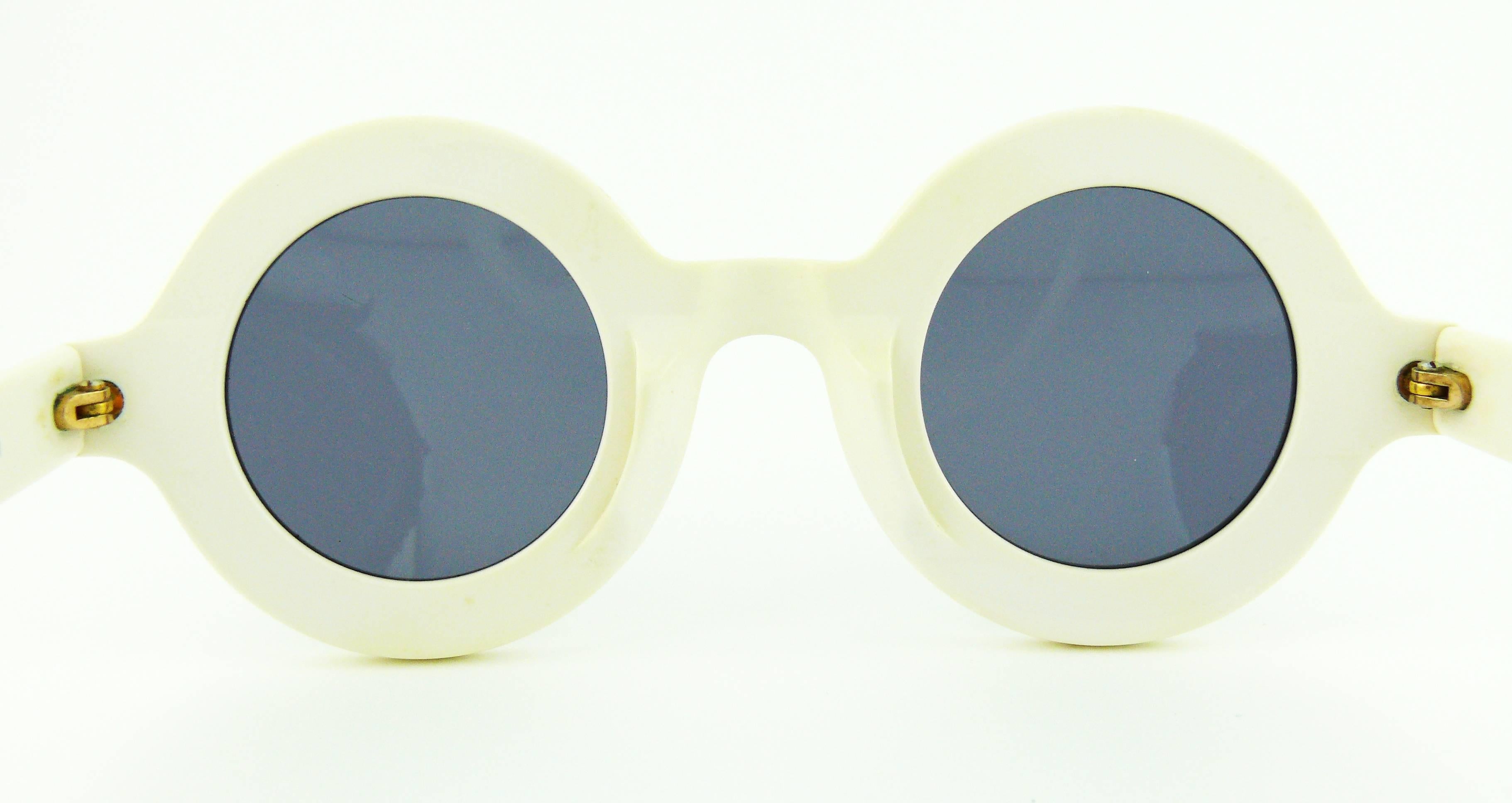 Chanel Vintage 1993 Iconic Chanel Paris White Sunglasses In Good Condition In Nice, FR