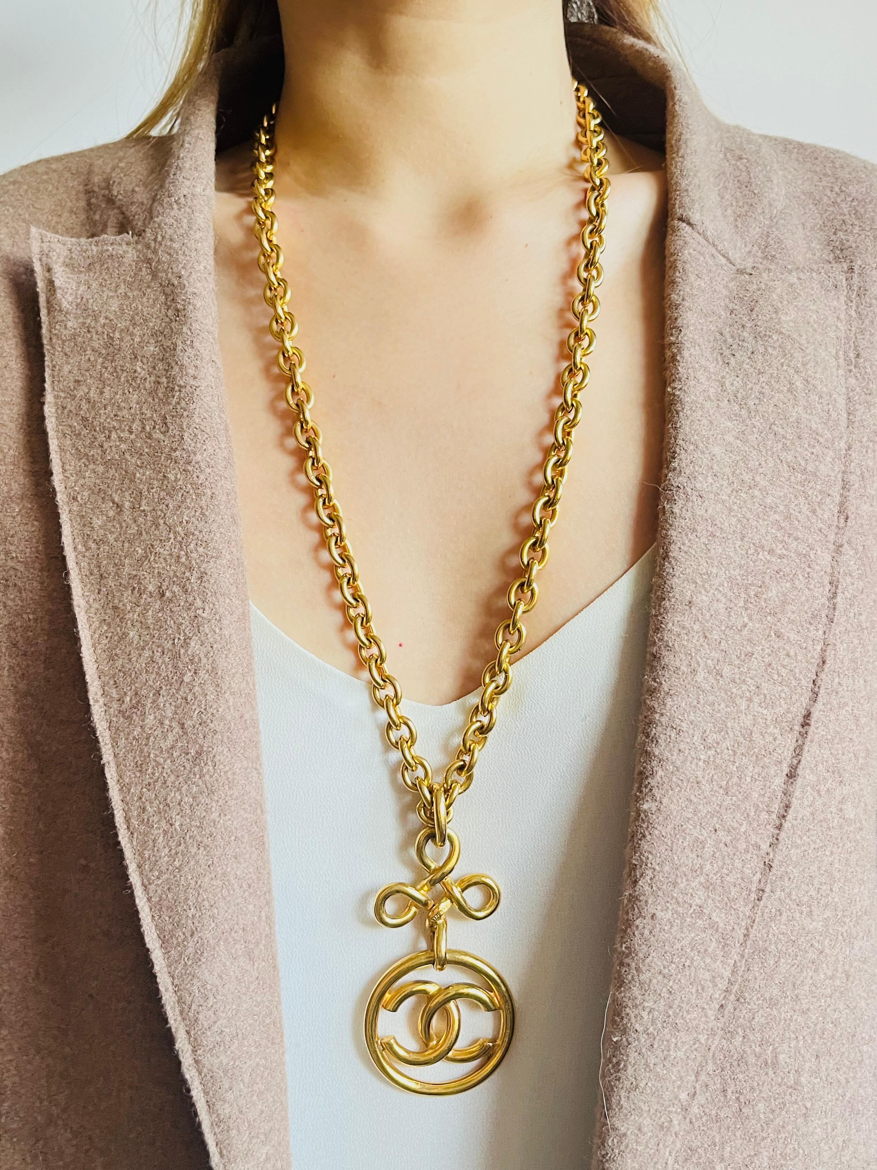 Chanel Vintage 1993 Large Logo CC Coco Knot Bow Circle Medallion