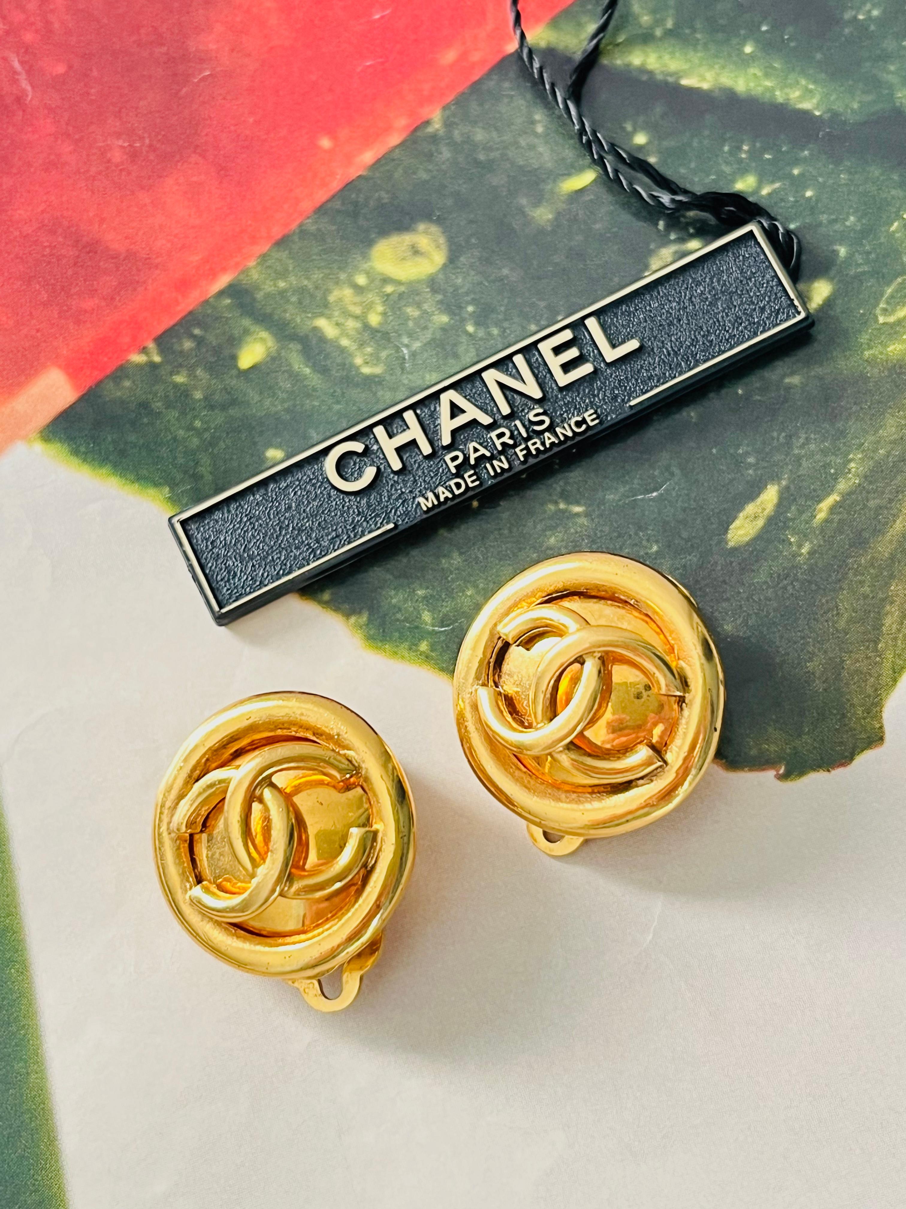 Chanel Vintage 1993 Logo Large CC Coco Glow Round Circle Button