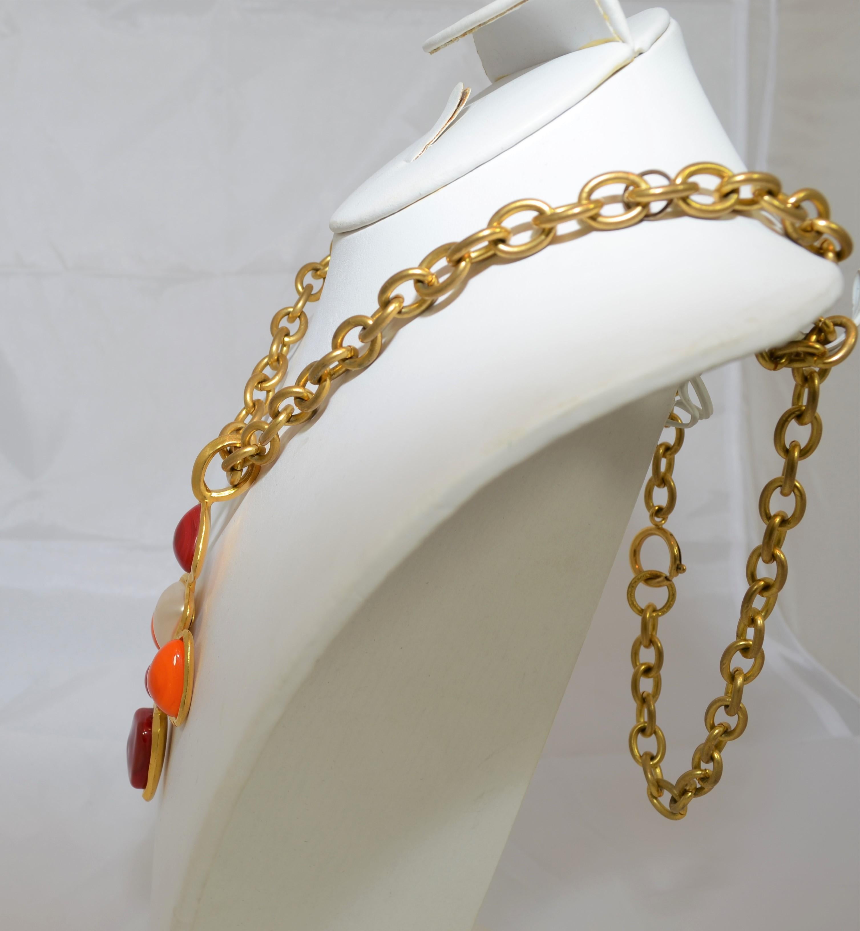 Chanel Vintage 1993 P Chain Necklace with Gripoix Pendant In Excellent Condition In Carmel, CA