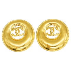 Pendientes Chanel Vintage de 1993, raros, dorados, grandes, modelo Coco, con doble círculo calado y efecto brillante