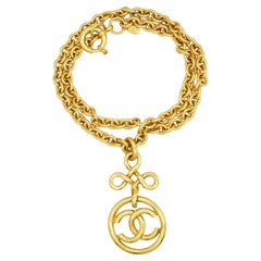 Chanel Vintage 1993 Unisex Rare Large Knot Bow Circle Medallion CC Long Necklace