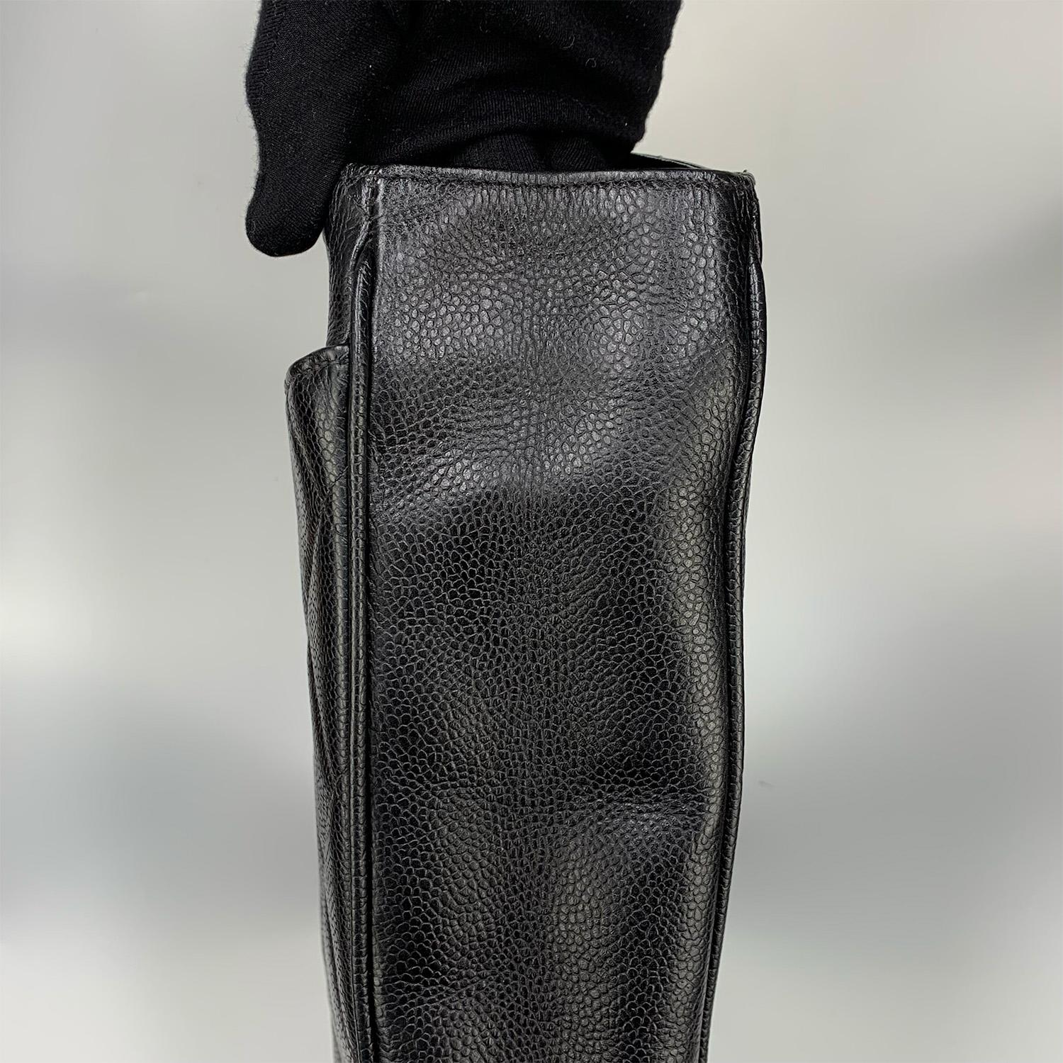 Chanel Vintage 1994 - 1996 Black Caviar Shoulder Tote Gold Hardware For Sale 7