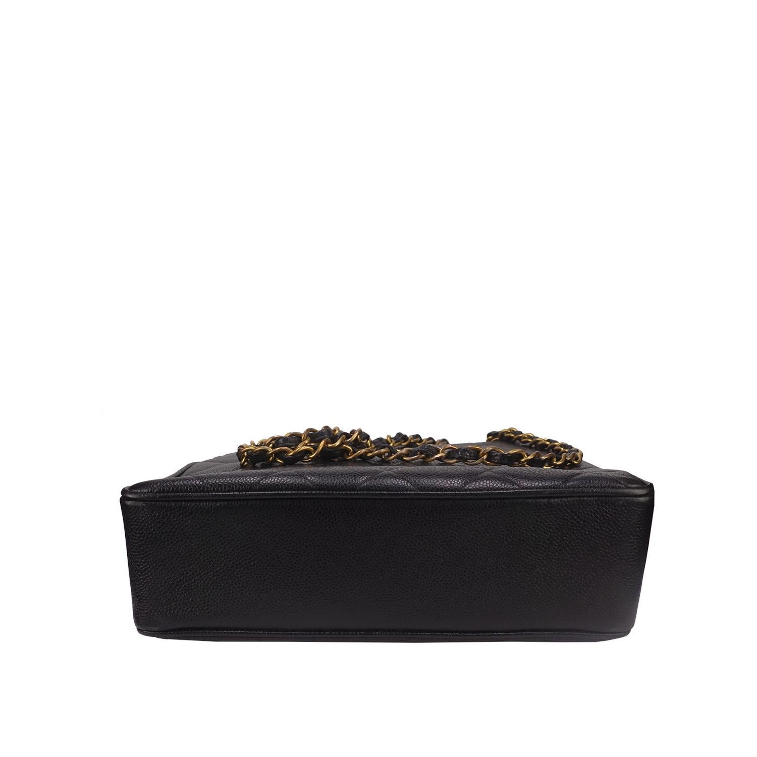Chanel Vintage 1994 - 1996 Black Caviar Shoulder Tote Gold Hardware For Sale 2