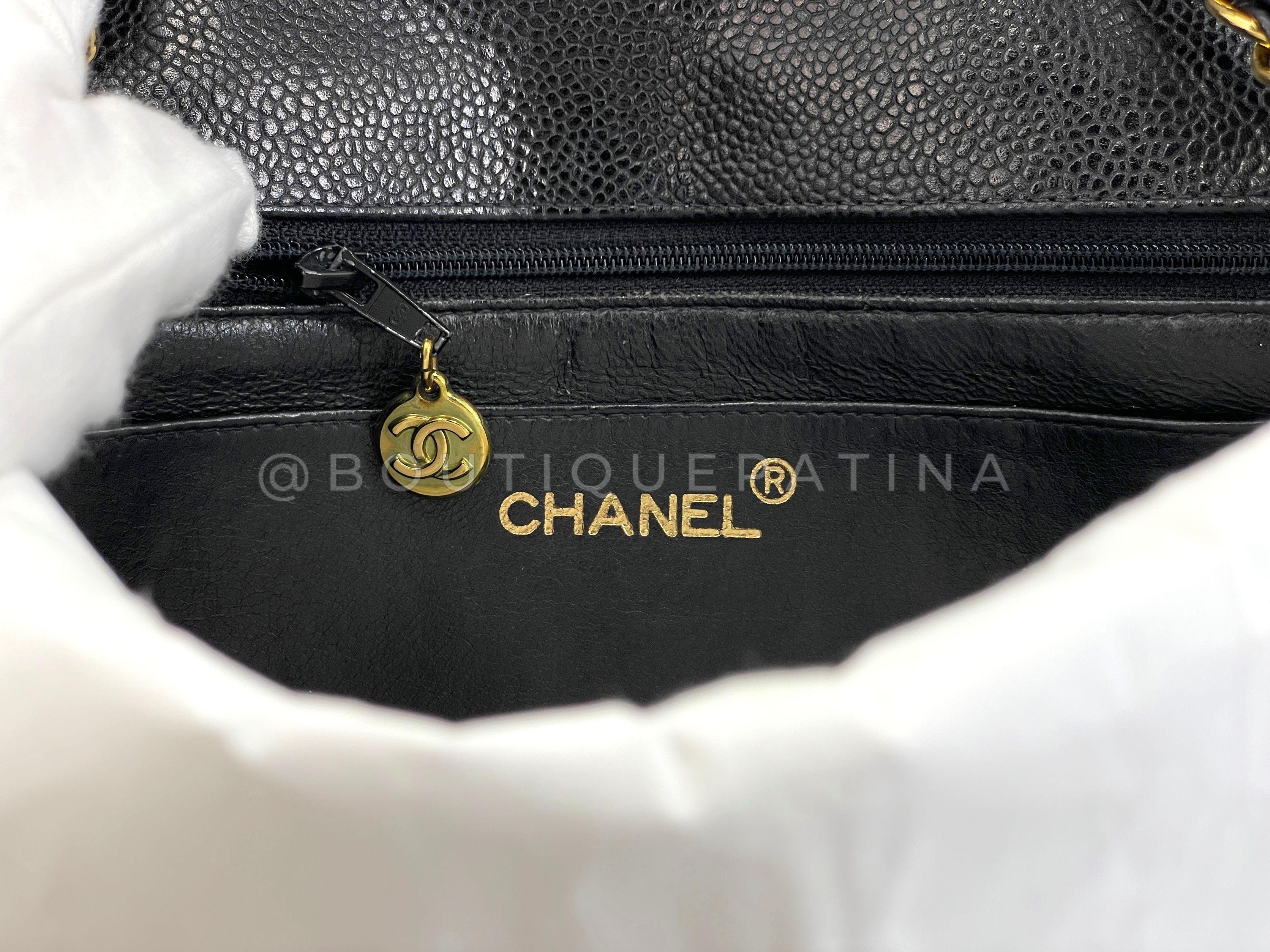 Chanel Vintage 1994 Black Caviar Petit sac à rabat Diana 24k GHW 67643 en vente 7