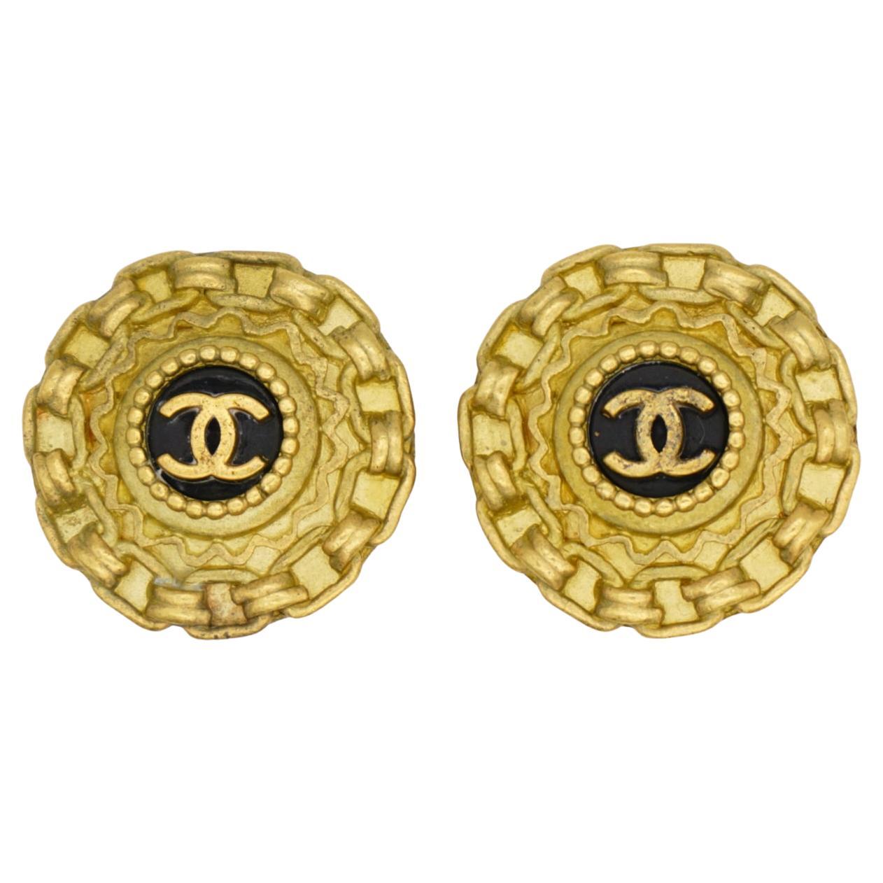 Chanel Vintage 1994 Logo Nero CC Coco Nodo Intrecciato Orecchini tondi con cerniera in oro