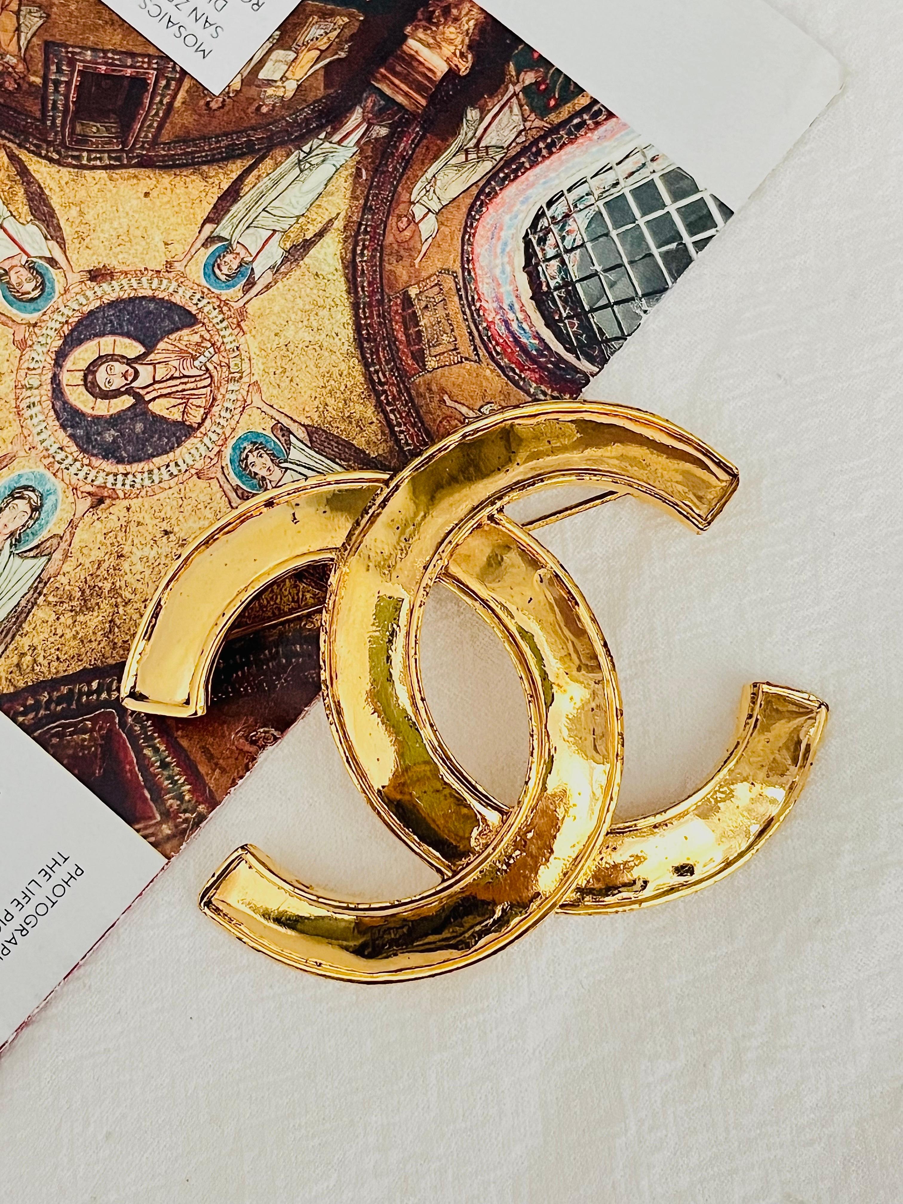 Art Deco Chanel Vintage 1994 Coco Classic Iconic Timeless Large Glow CC Logo Gold Brooch