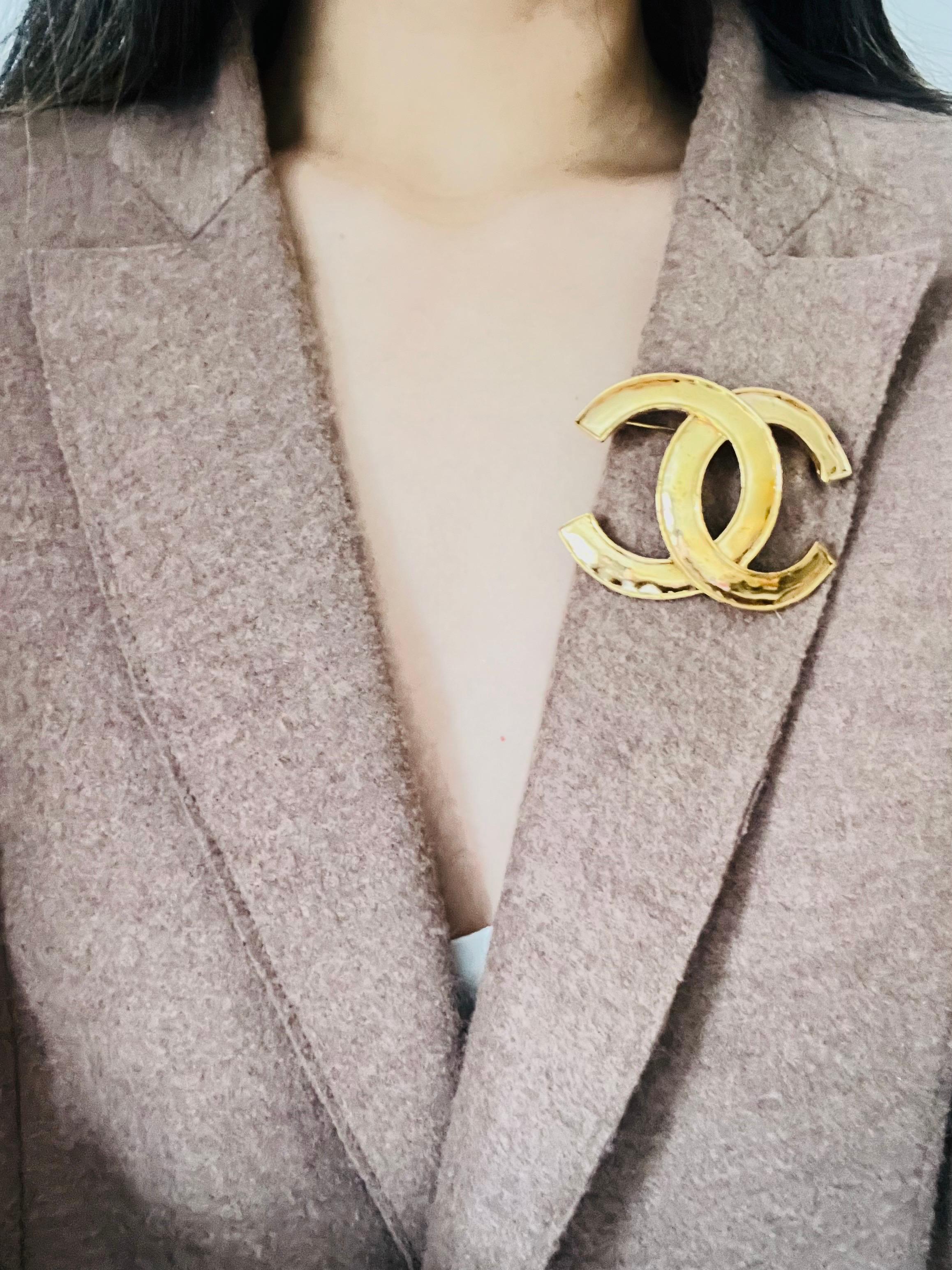 Chanel Vintage 1994 Coco Classic Iconic Timeless Large Glow CC Logo Gold Brooch 2
