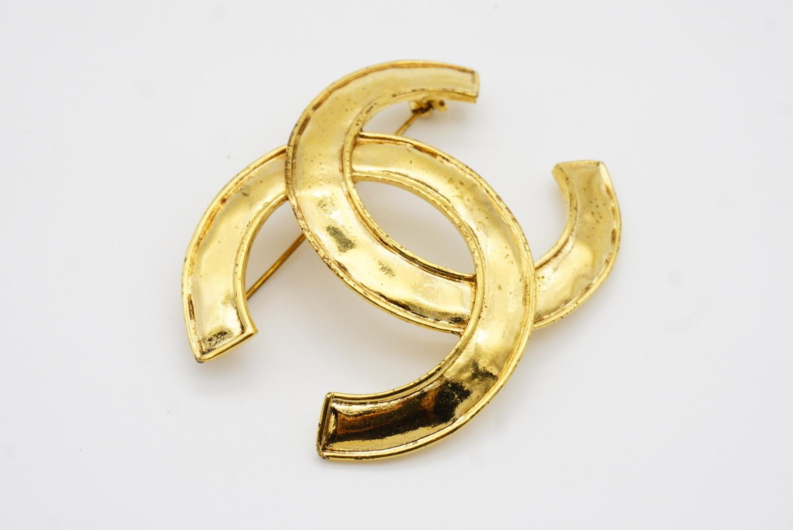 Chanel Vintage 1994 Coco Classic Iconic Timeless Large Glow CC Logo Gold Brooch 4