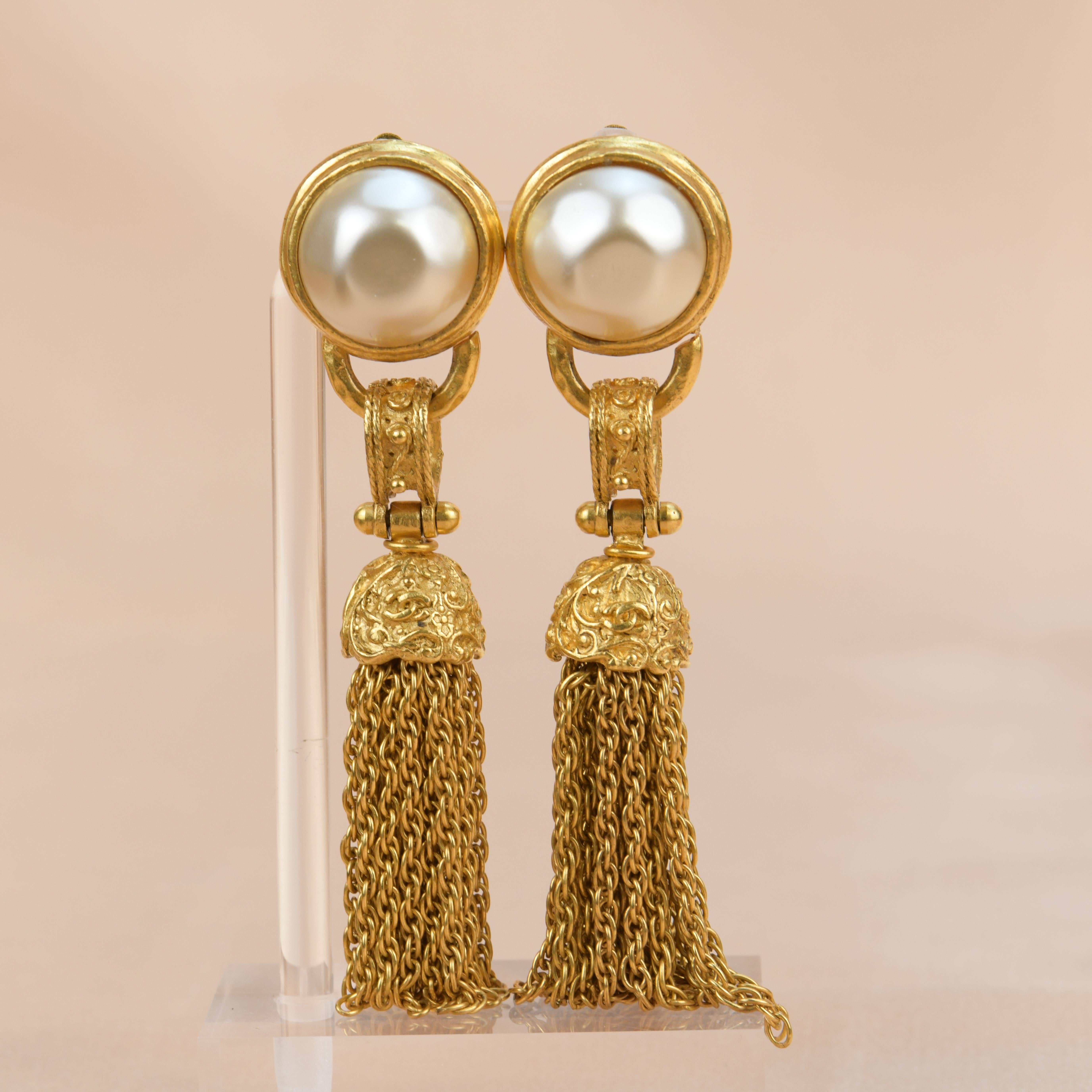CHANEL Vintage 1994 Gold Pearl Fringe Tassel Dangle Clip-On Earrings  For Sale 5