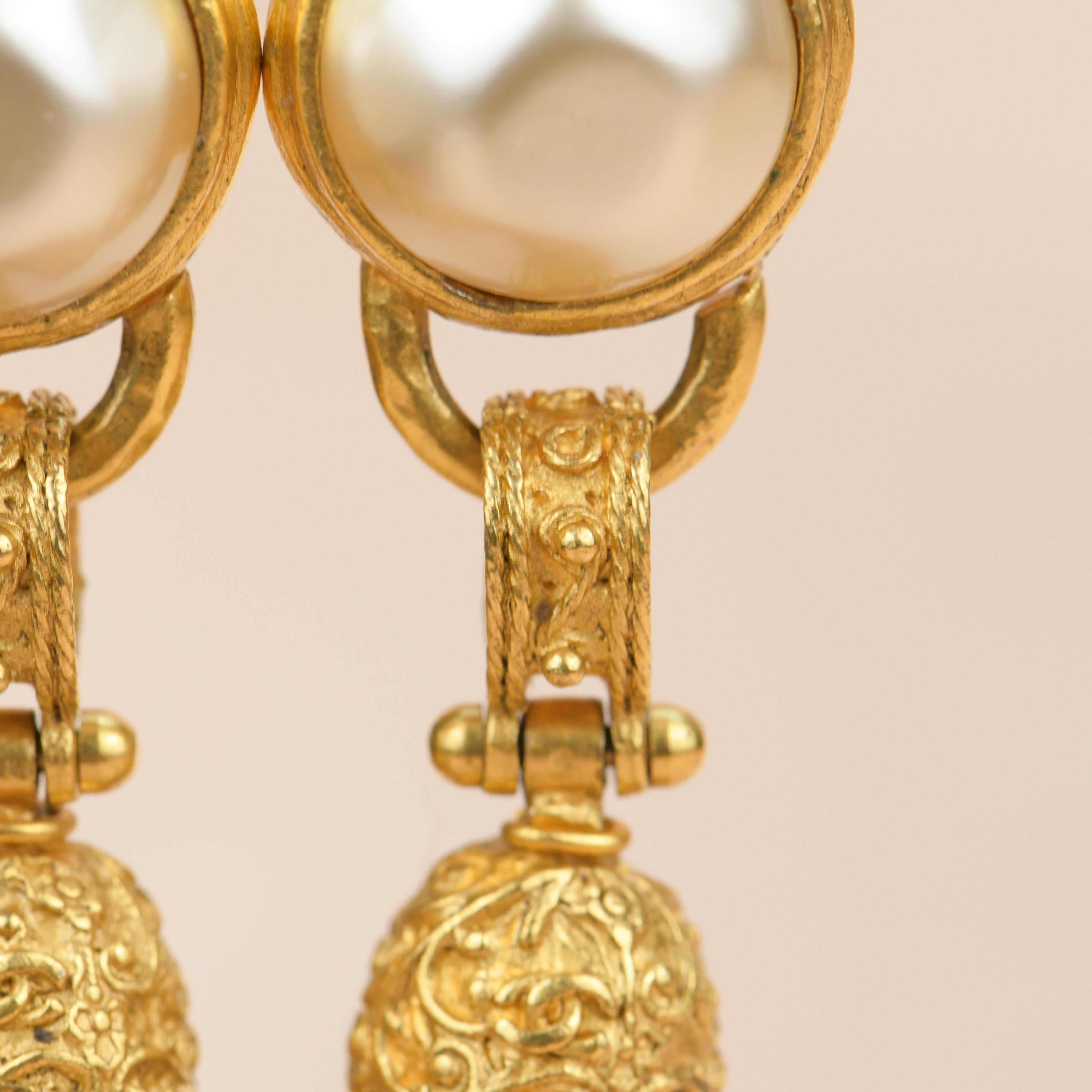 CHANEL Vintage 1994 Gold Pearl Fringe Tassel Dangle Clip-On Earrings For Sale 1