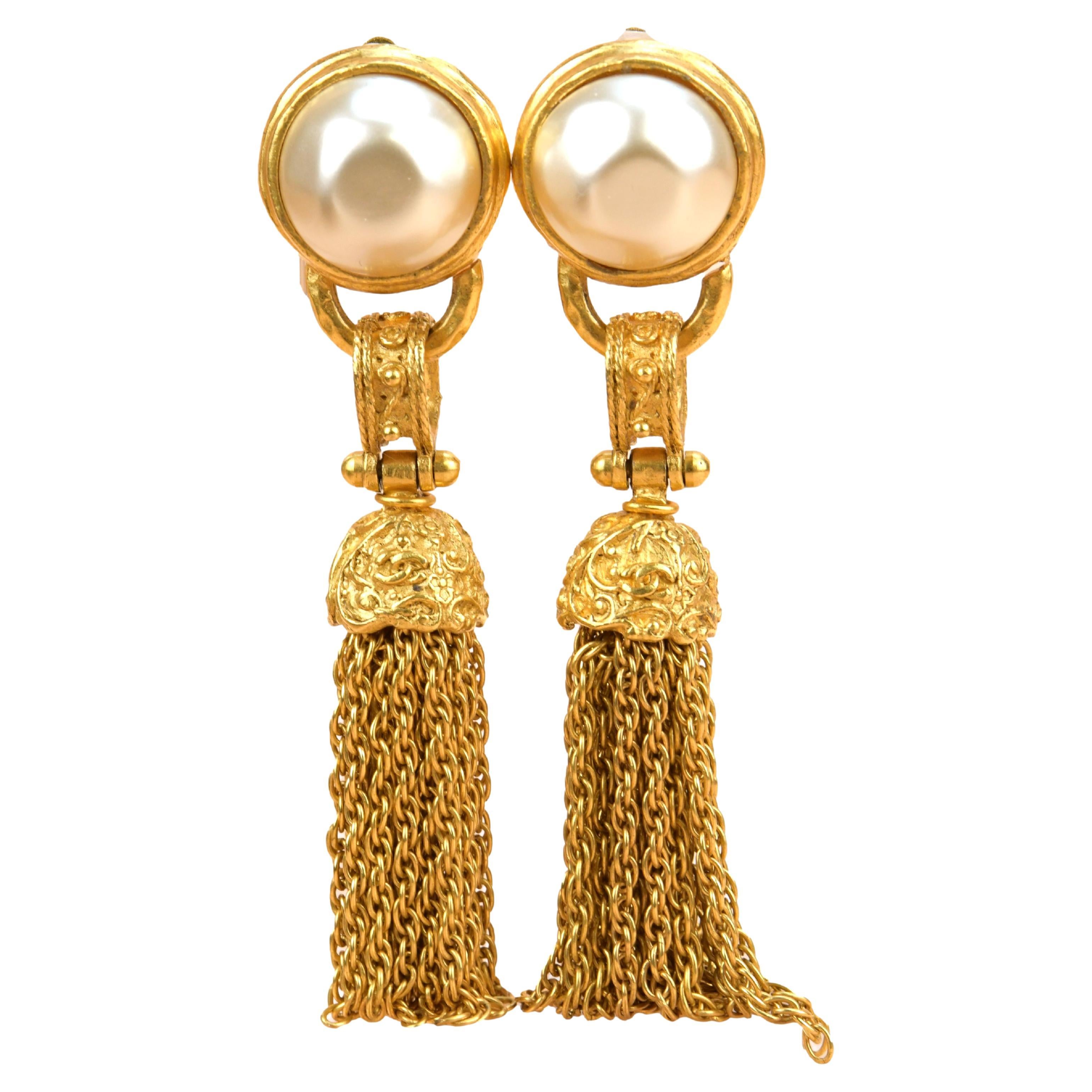 CHANEL Vintage 1994 Gold Pearl Fringe Tassel Dangle Clip-On Earrings For Sale