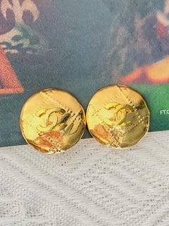 Chanel Vintage 1994 Iconic Gold Matelassé Glow Logo CC Coco Round Earrings