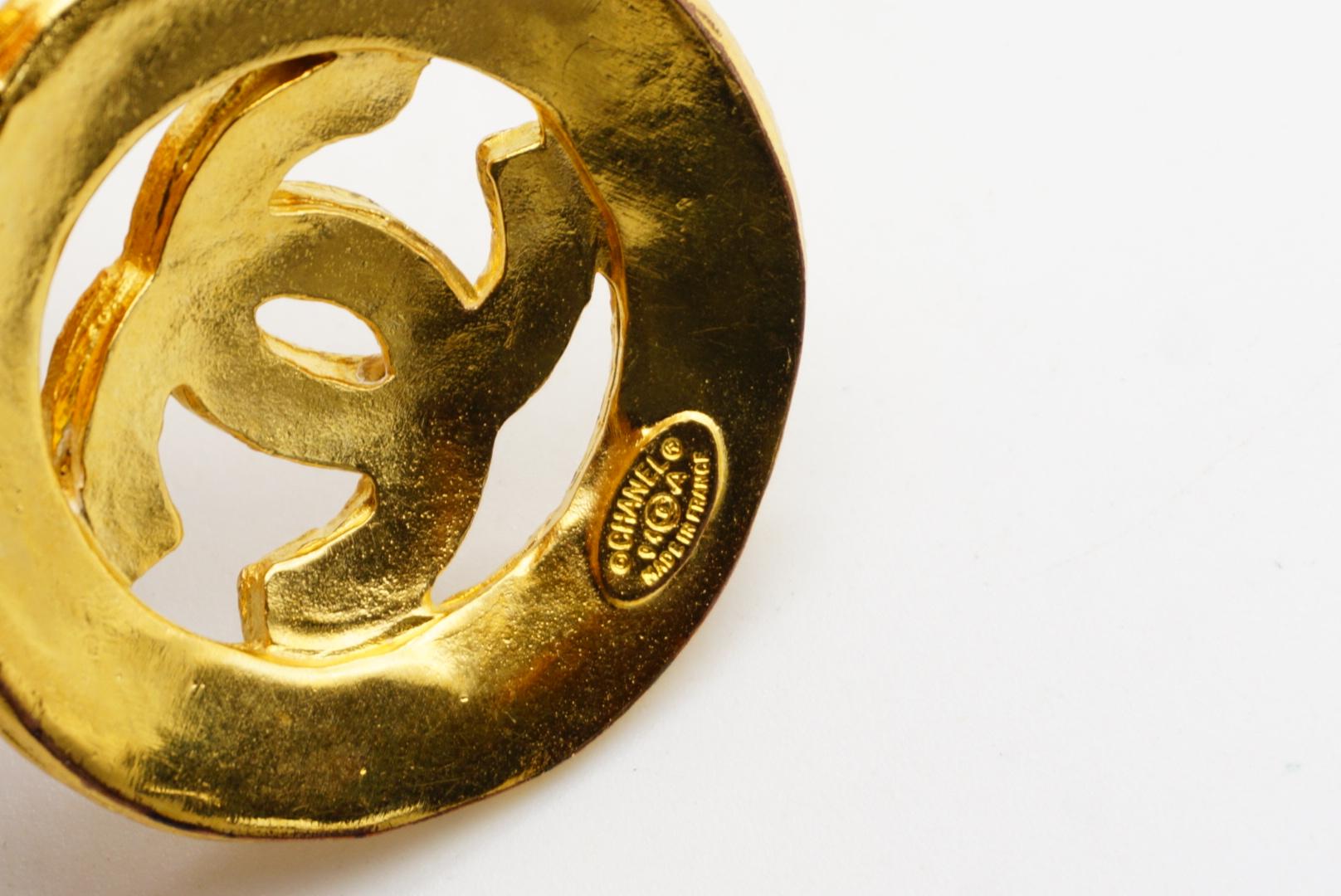 Chanel Vintage 1994 Logo Iconico CC Coco Circle Medaglione Ciondolo Collana Lunga in vendita 8