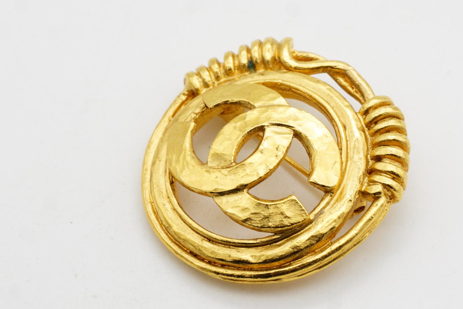 Chanel Vintage 1994 Logo CC Coco Double Circle Round Rope Interlocked Brooch For Sale 6